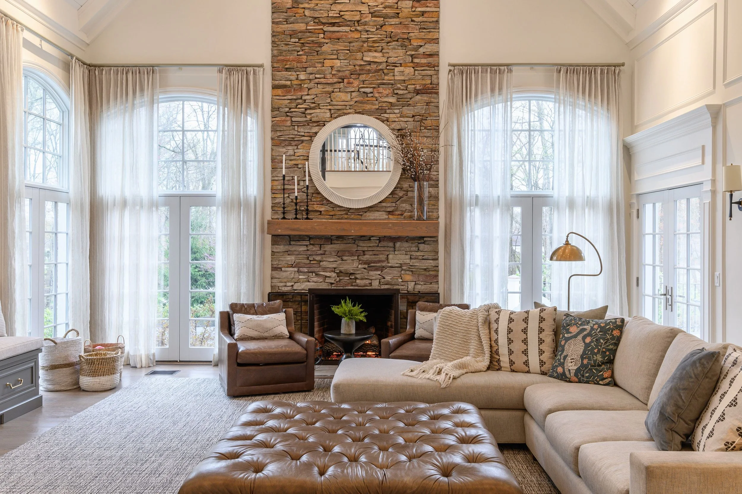Light, coastal-inspired interior design in the Nantucket Classic on Zachary project by Melissa’s Designs.
