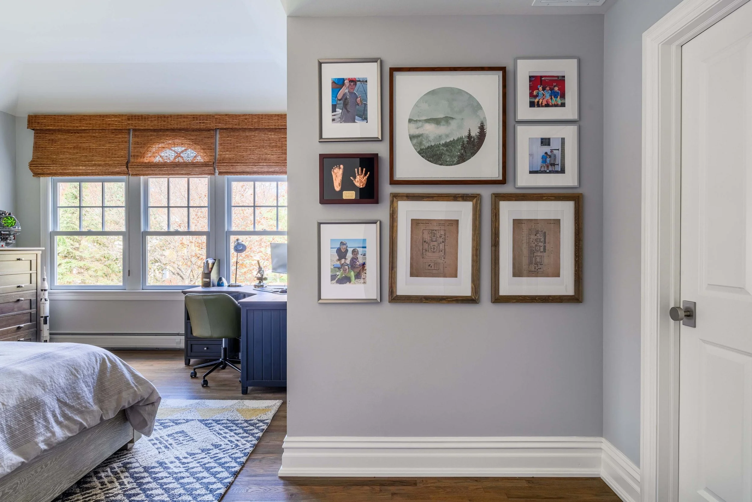 Light, coastal-inspired interior design in the Nantucket Classic on Zachary project by Melissa’s Designs.