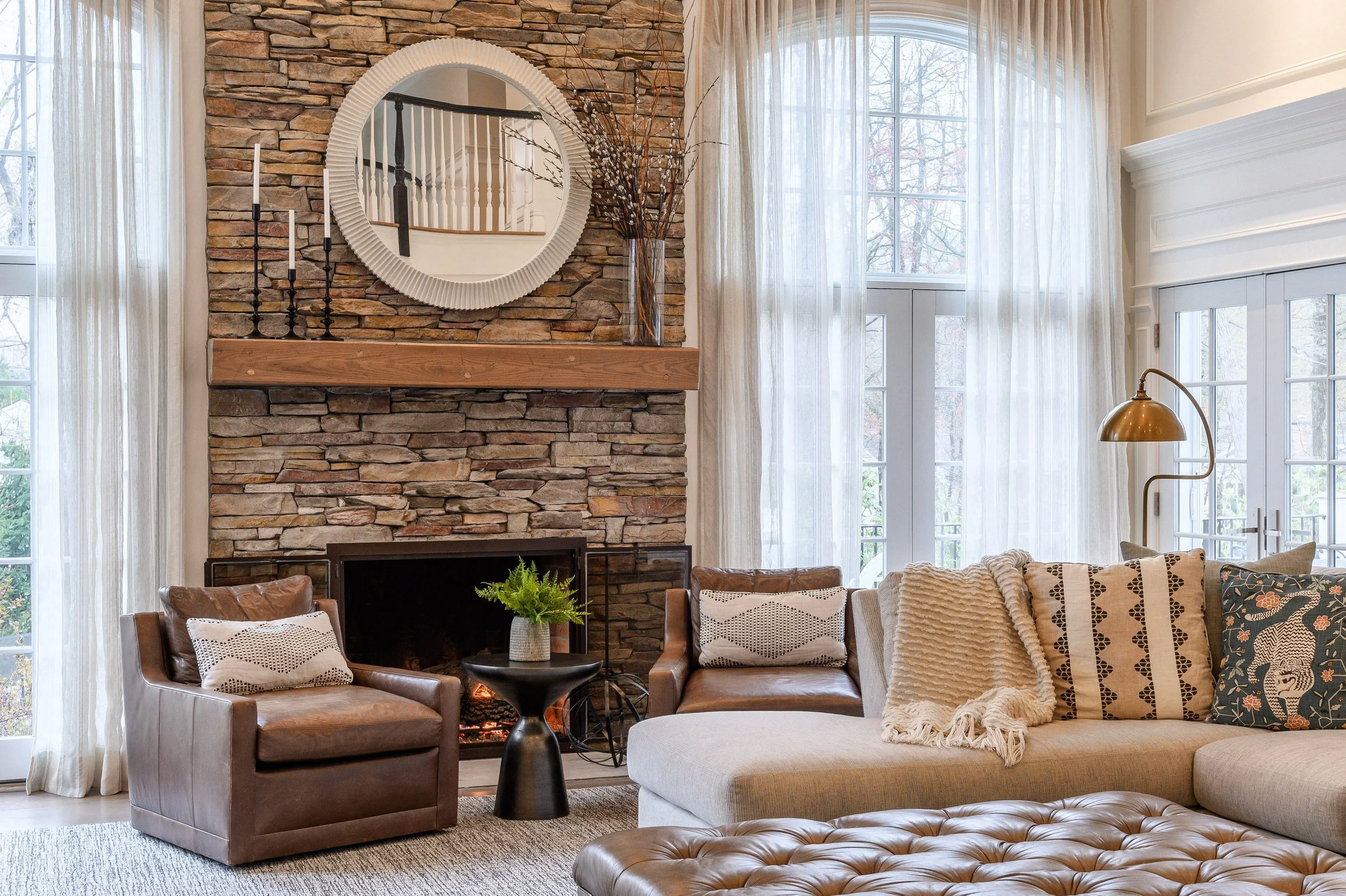 Light, coastal-inspired interior design in the Nantucket Classic on Zachary project by Melissa’s Designs.