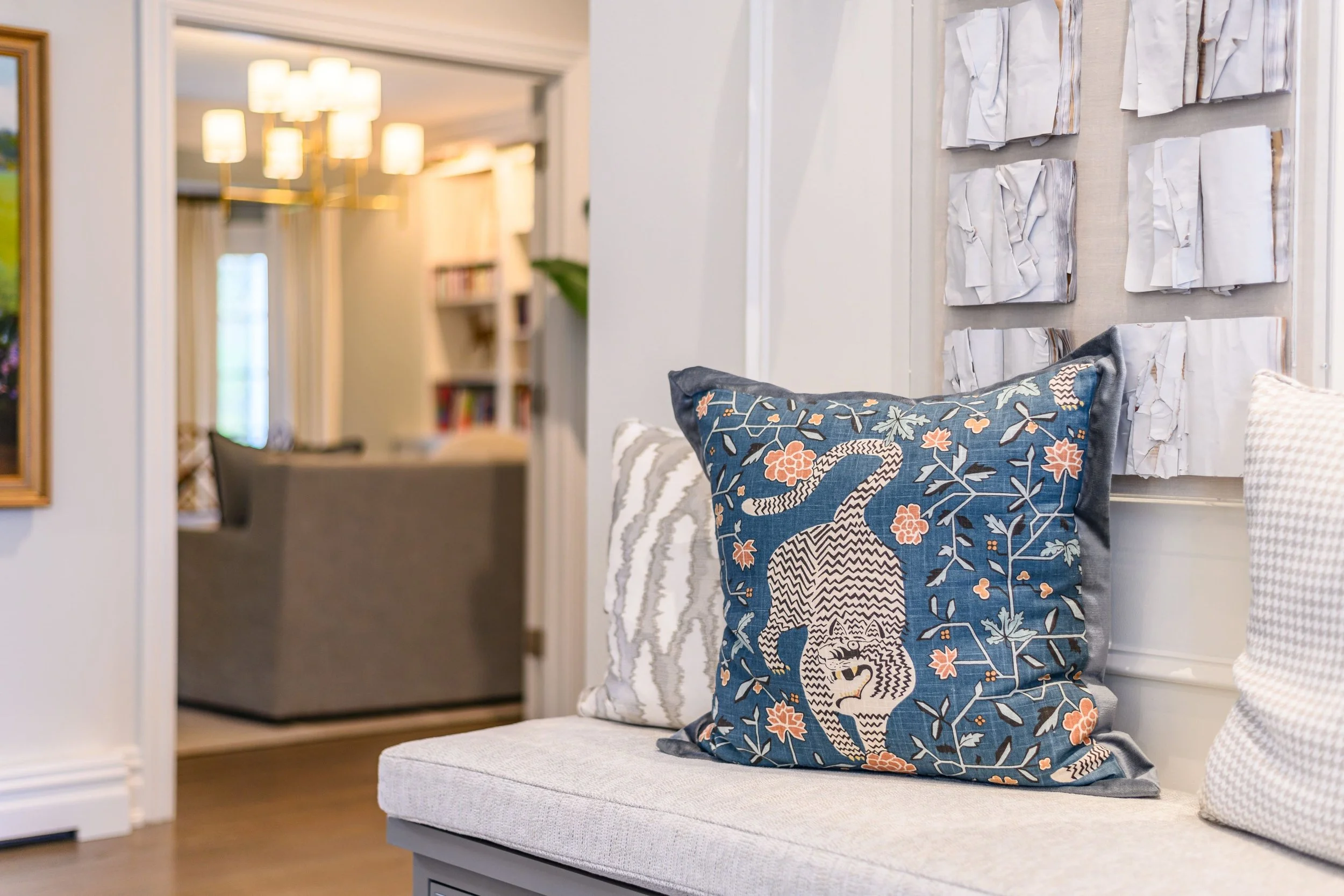 Light, coastal-inspired interior design in the Nantucket Classic on Zachary project by Melissa’s Designs.