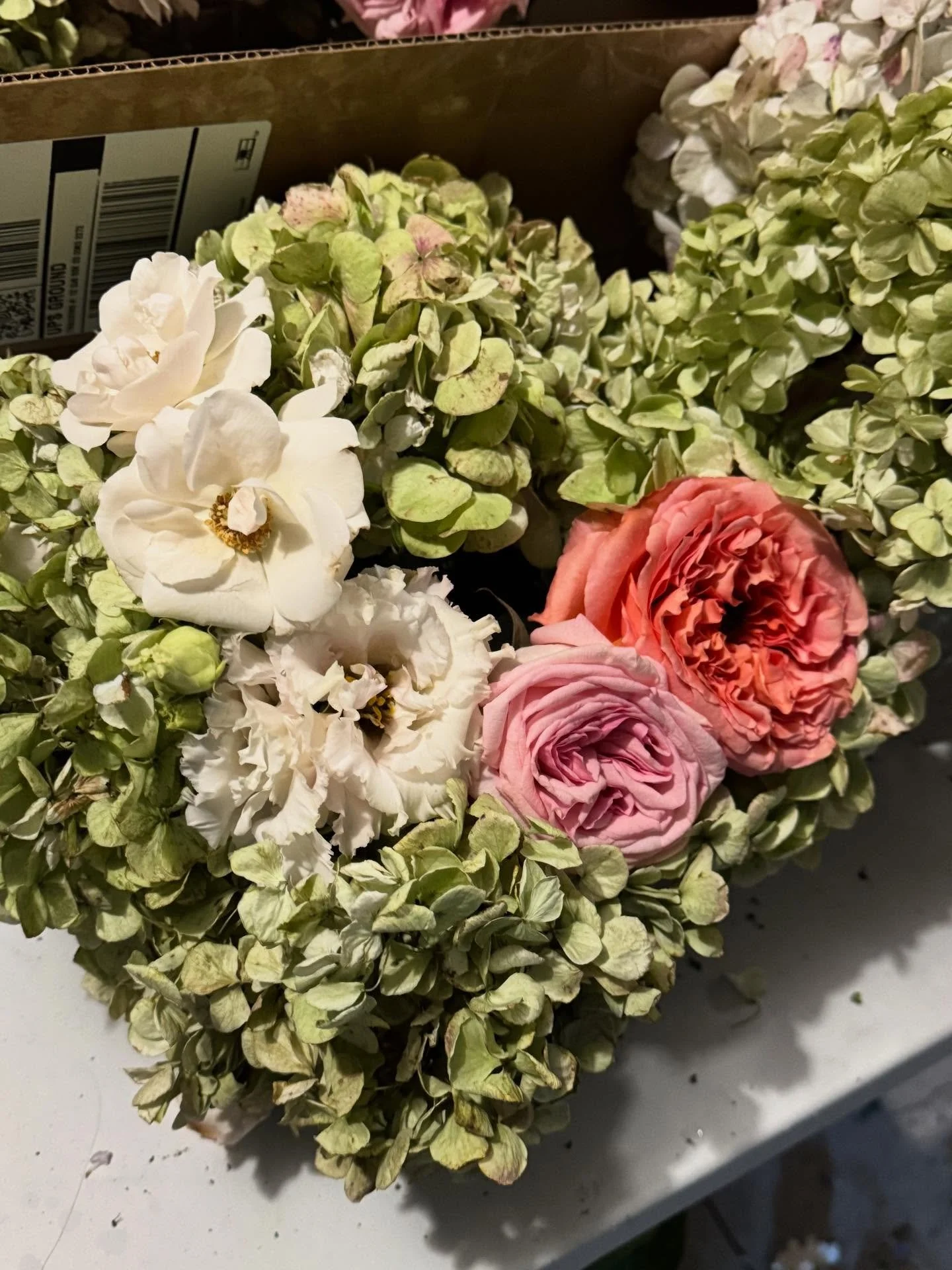Thank you  _samanthaceleste_ and Dario for choosing to donate these gorgeous florals designed by @blushandbloomfloraldesign from your wedding day @rafflesboston 🤍

Our volunteers made new arrangements and delivered bouquets to senior care facilities
