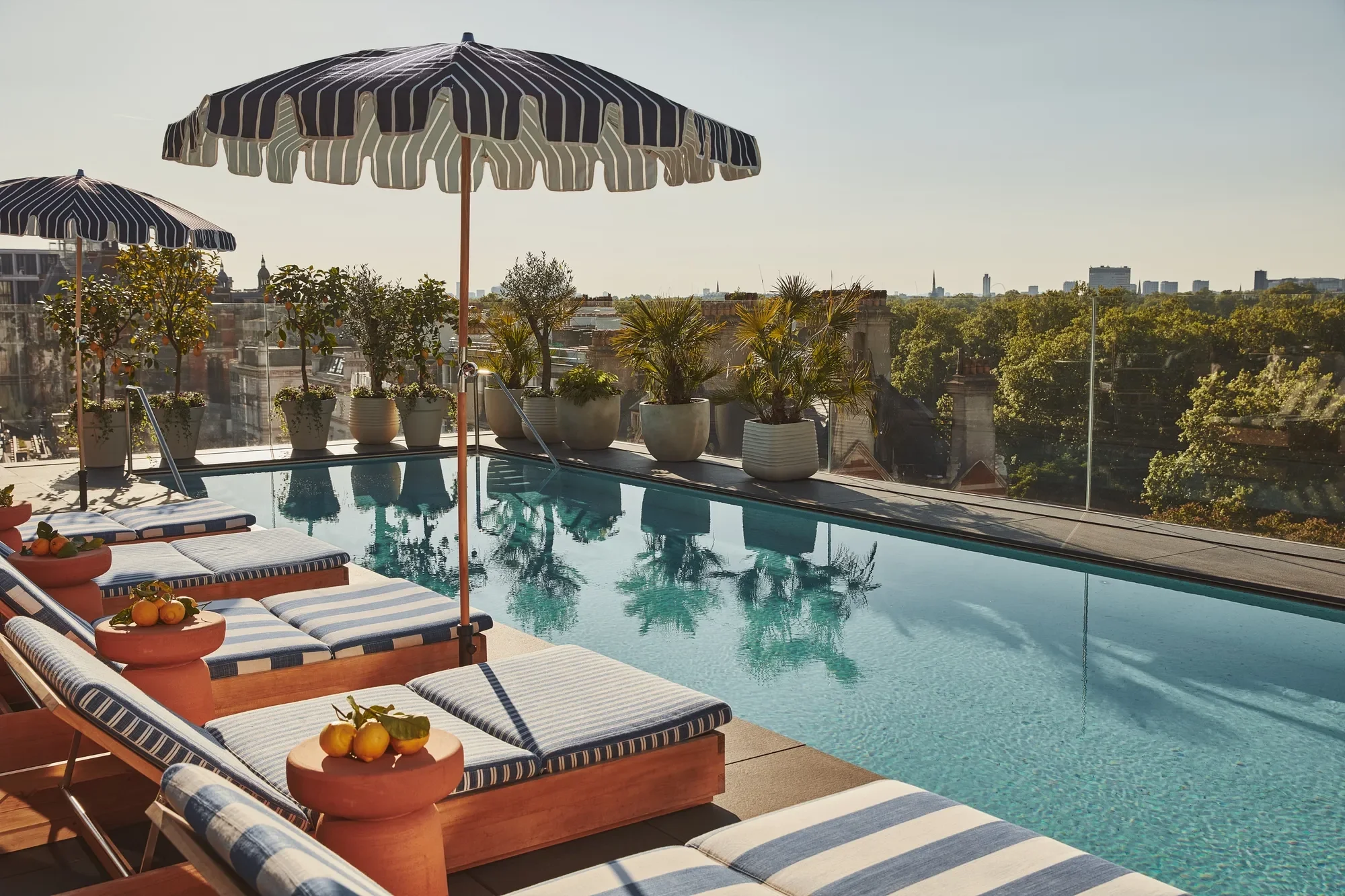 BER-ROOFTOP-POOL-CAPRI-IN-THE-CITY-01.webp