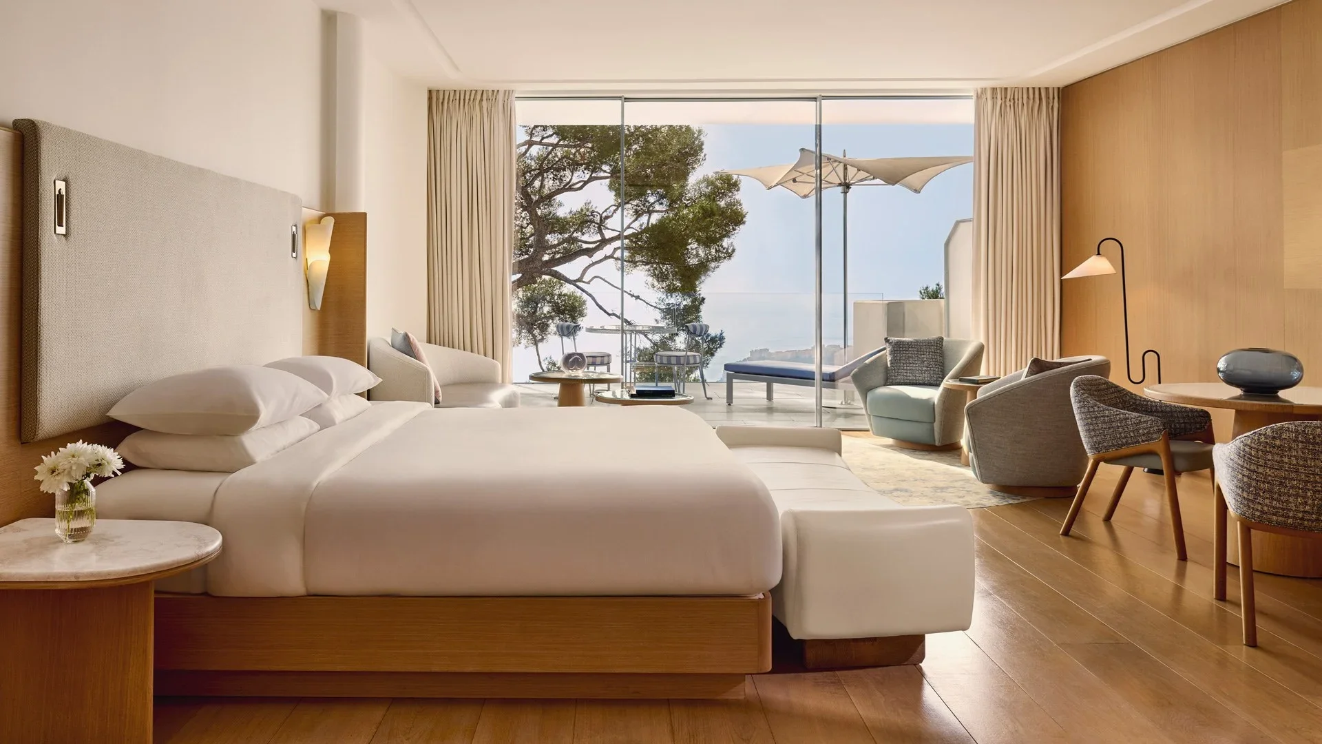 mbr-sea-view-junior-suite-1920-1080-01.webp