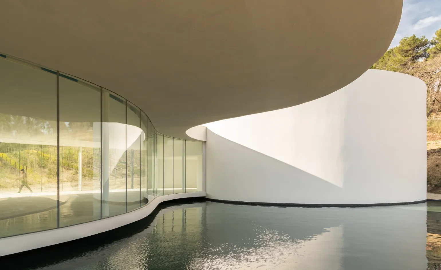 PAVILLION BY OSCAR NIEMEYER - CHATEAUX LA COSTE