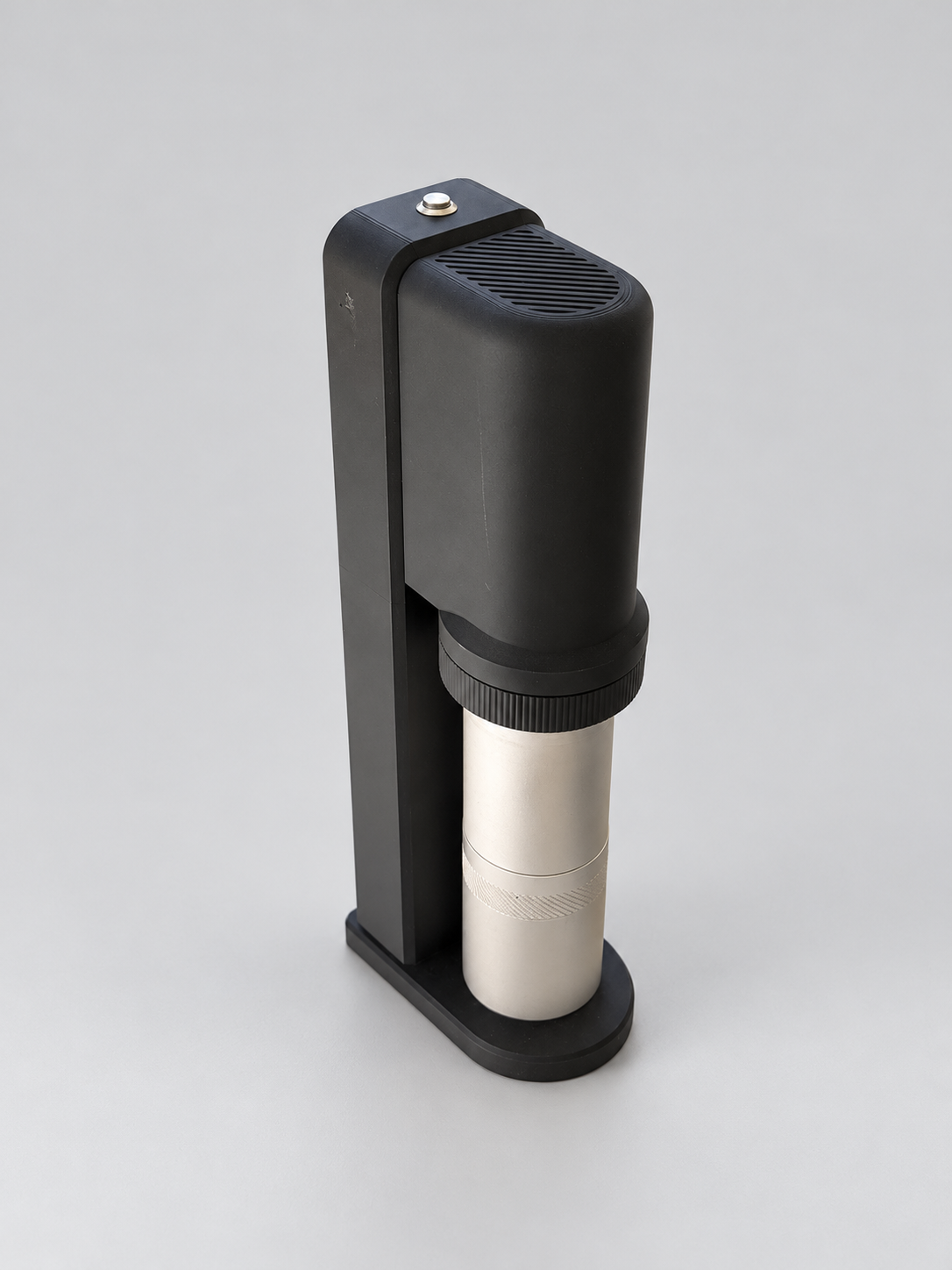 The complete, fully functioning motorised grinder