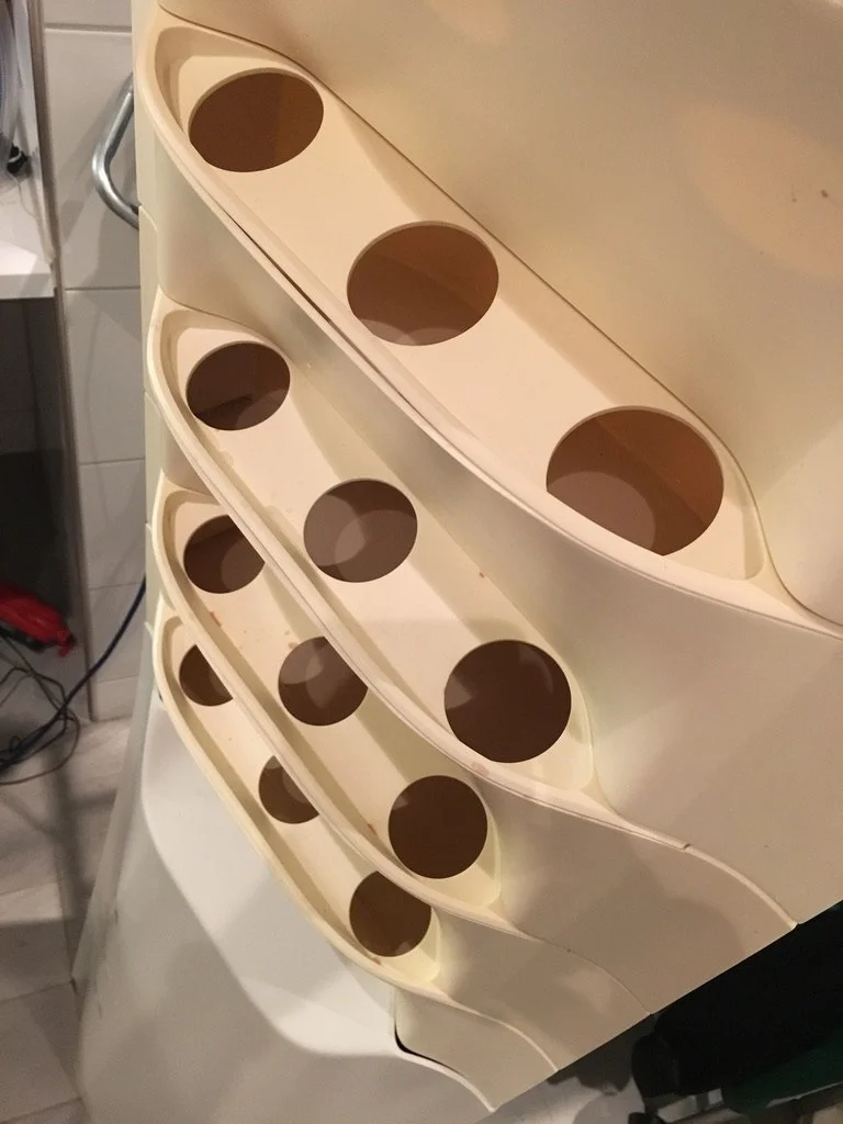 The system was modular, so that you could stack up to five growing boxes onto the water tank.