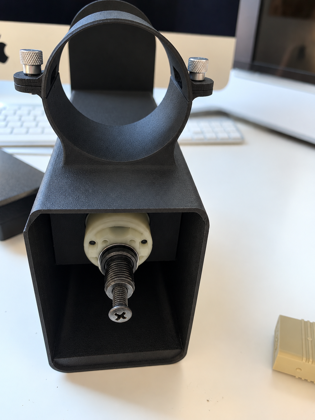 This version clamped the grinder using two aluminum knobs - it was however not strong enough to keep the grinder from spinning when the motor started. Also, it was a slow process to unscrew it.