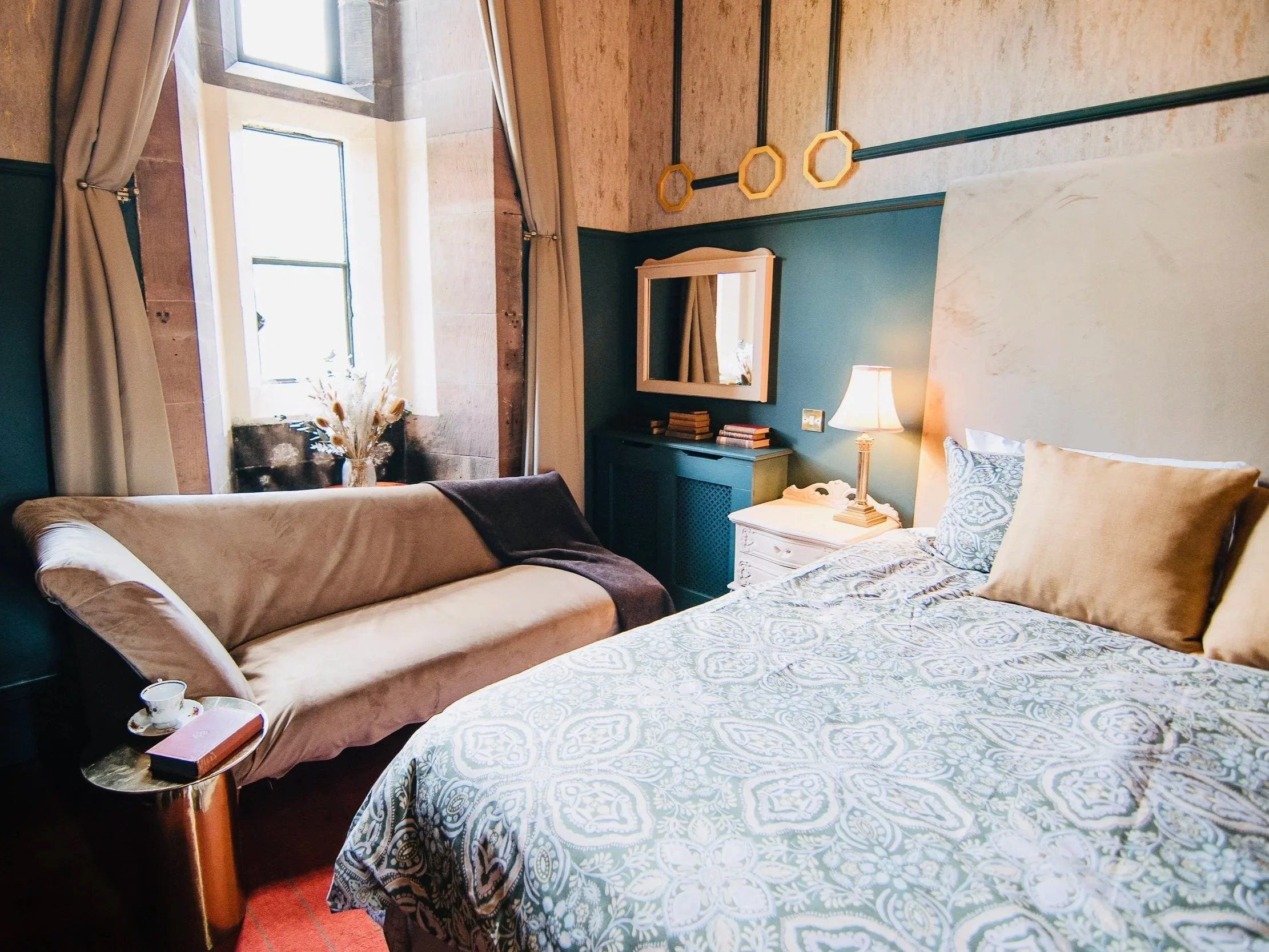 The result is a space that balances comfort and refinement, sitting naturally within its architectural setting.