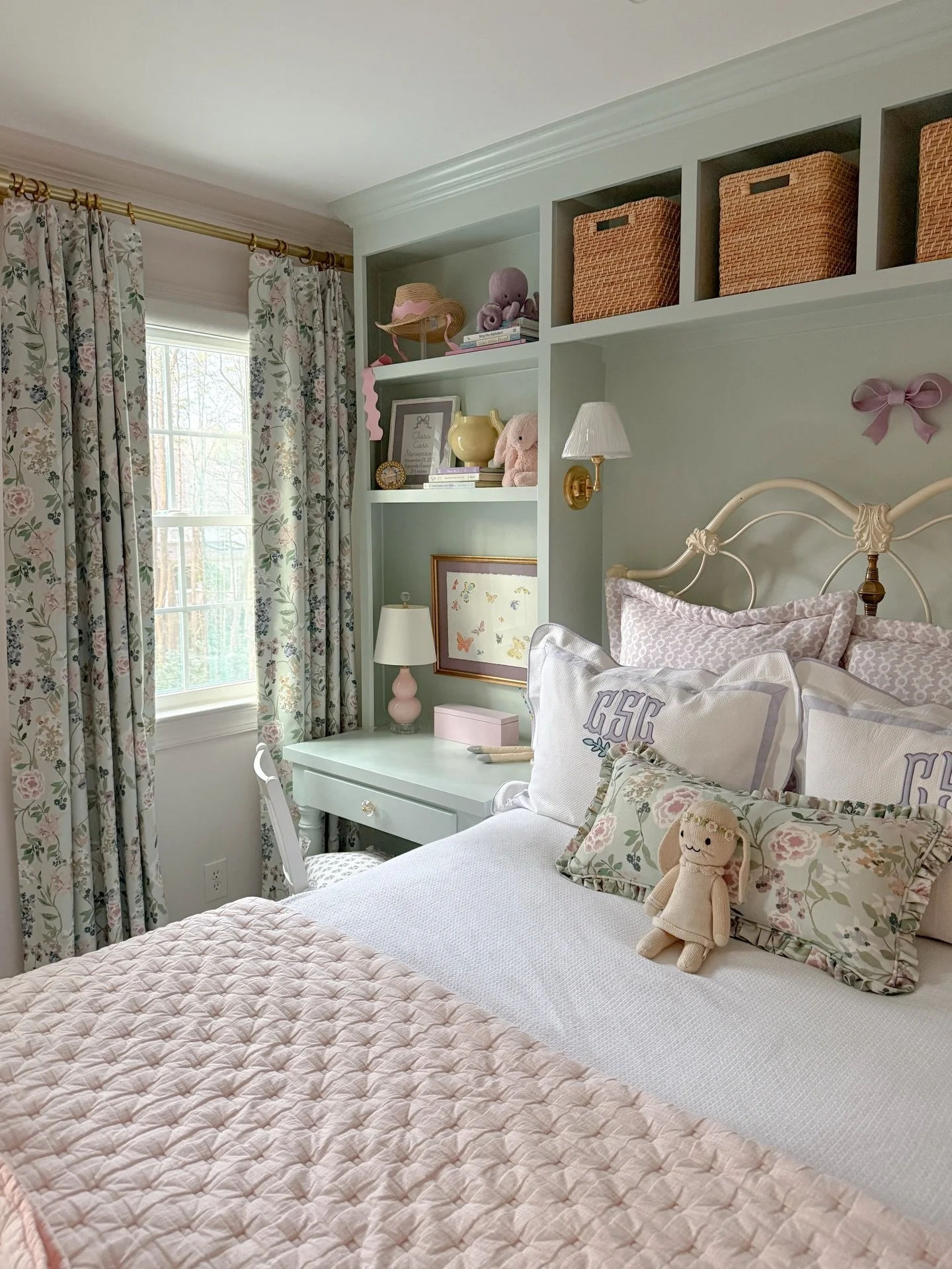 Progress pics of Clara&rsquo;s big-girl-room! 💜🩵💜 I&rsquo;m too impatient to wait until the final product before sharing.

My main goal for this project was to make this semi-small room more functional for our 3 year old daughter that works now an