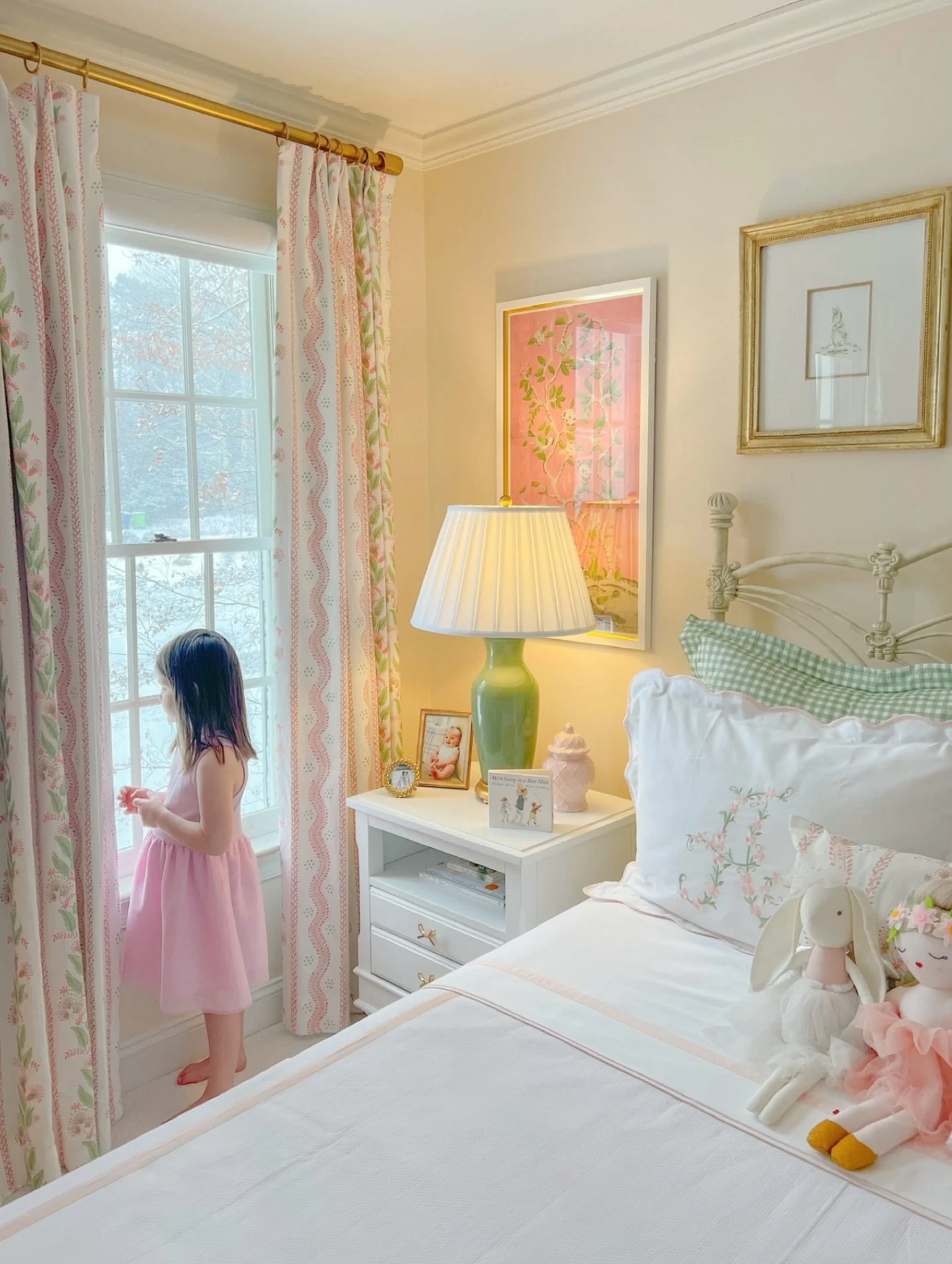 If you are looking for a gorgeous soft pink paint color, add Opal Benjamin Moore to your list 🩷 it&rsquo;s the perfect, barely-there shade.
And this is my requested room for links, happy to share, just comment below