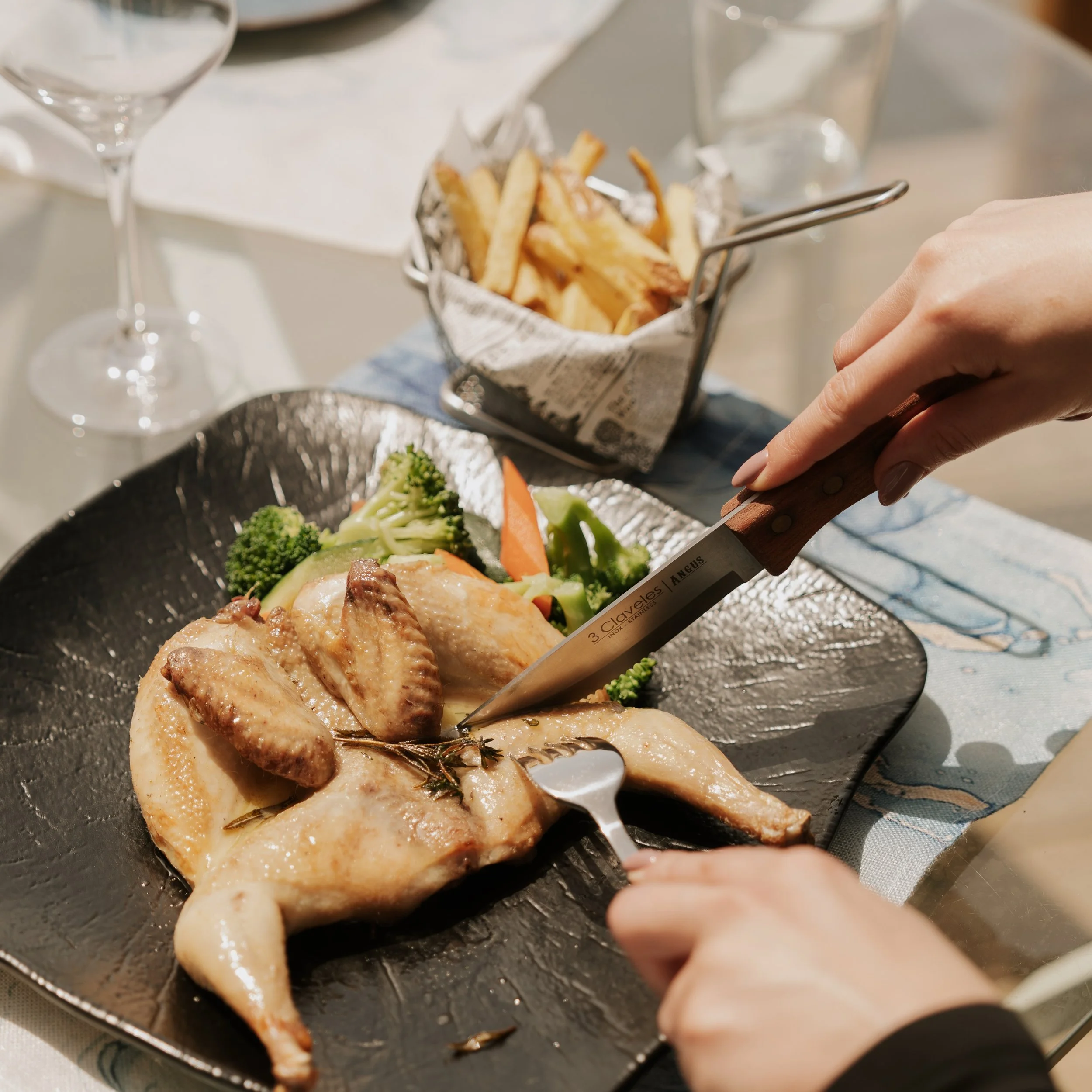 Best food in town! ☀️🌴 🍗 Book your table now 🙌🏻
