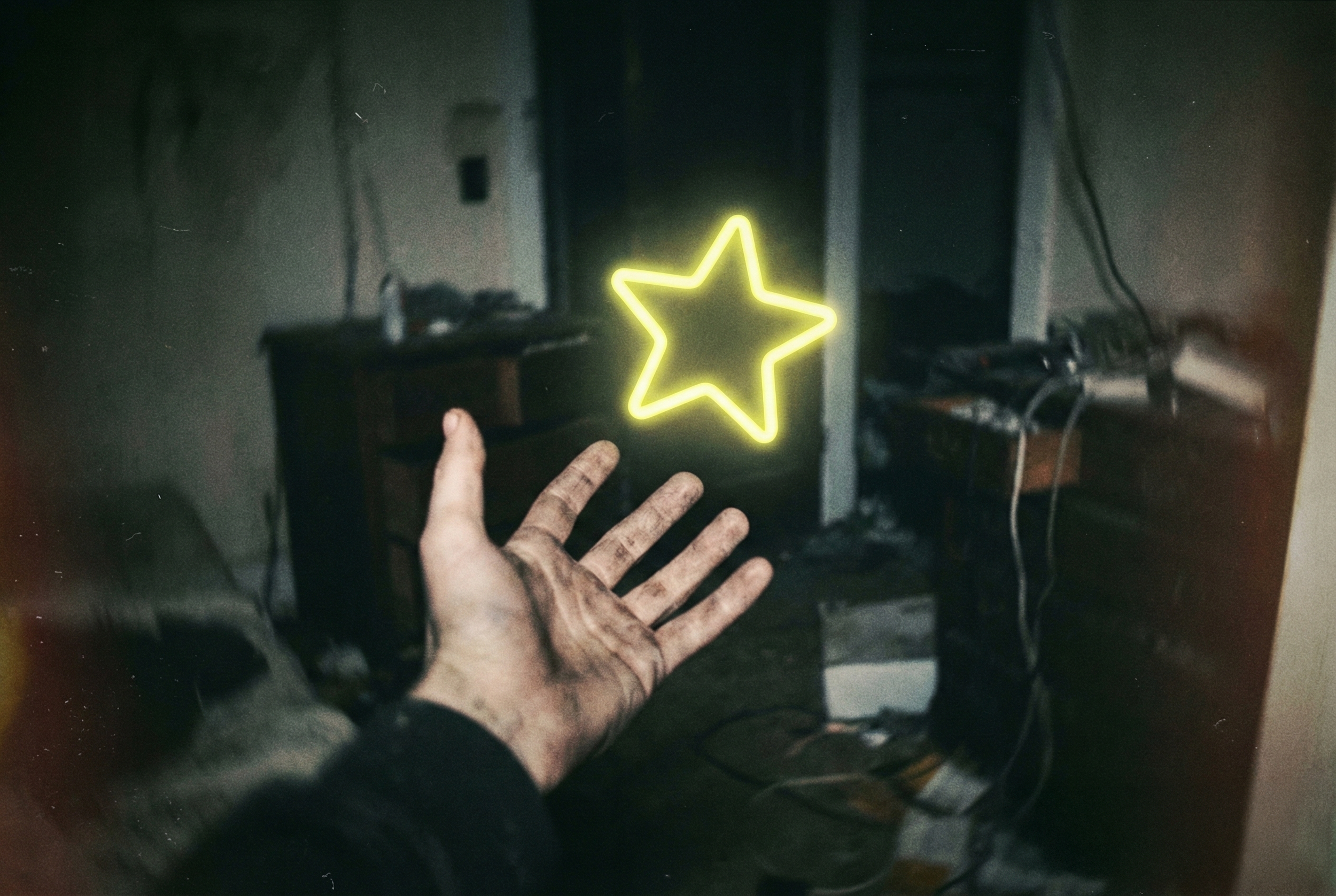 Alt Text : Système de notation 5 étoiles, avis clients amazon, psychologie couleur jaune.