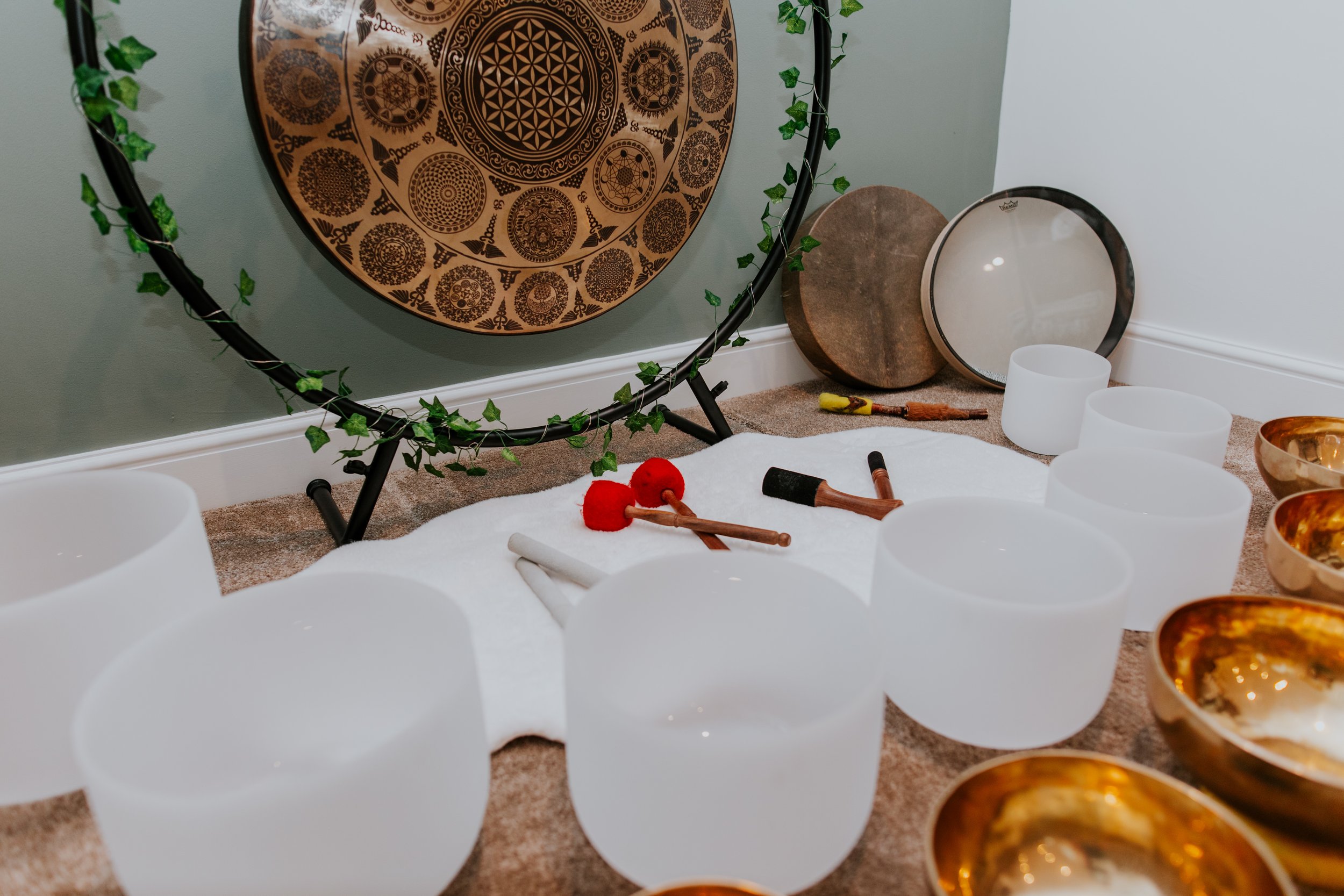 singing bowls arranged in a circle around gong