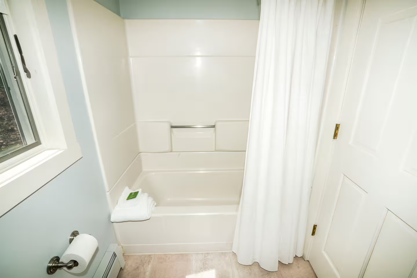 Upper Level Shared Bathroom