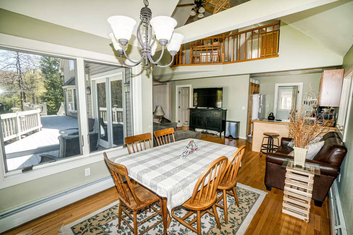 Dining Area
Dining table for 6 surrounded by windows on three sides, offering bright, tree-lined views. Two additional bar seats at the kitchen counter provide extra dining space.