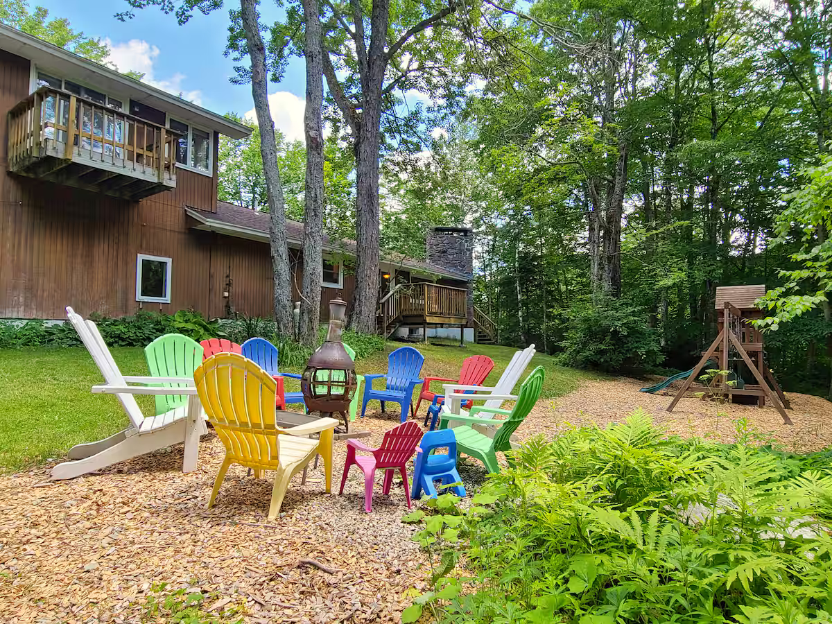 Firepit Area
Gather around the outdoor firepit with ample seating for the whole group. Perfect for evening s'mores, storytelling, and stargazing under Vermont skies.
