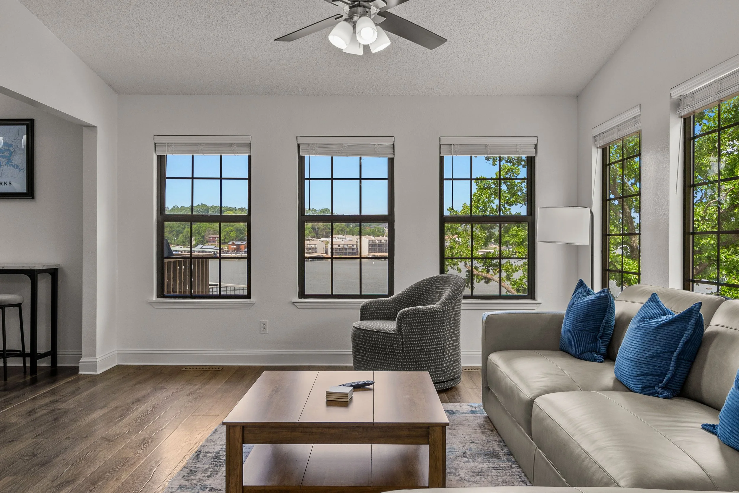 1615 Nichols Rd (11).jpg