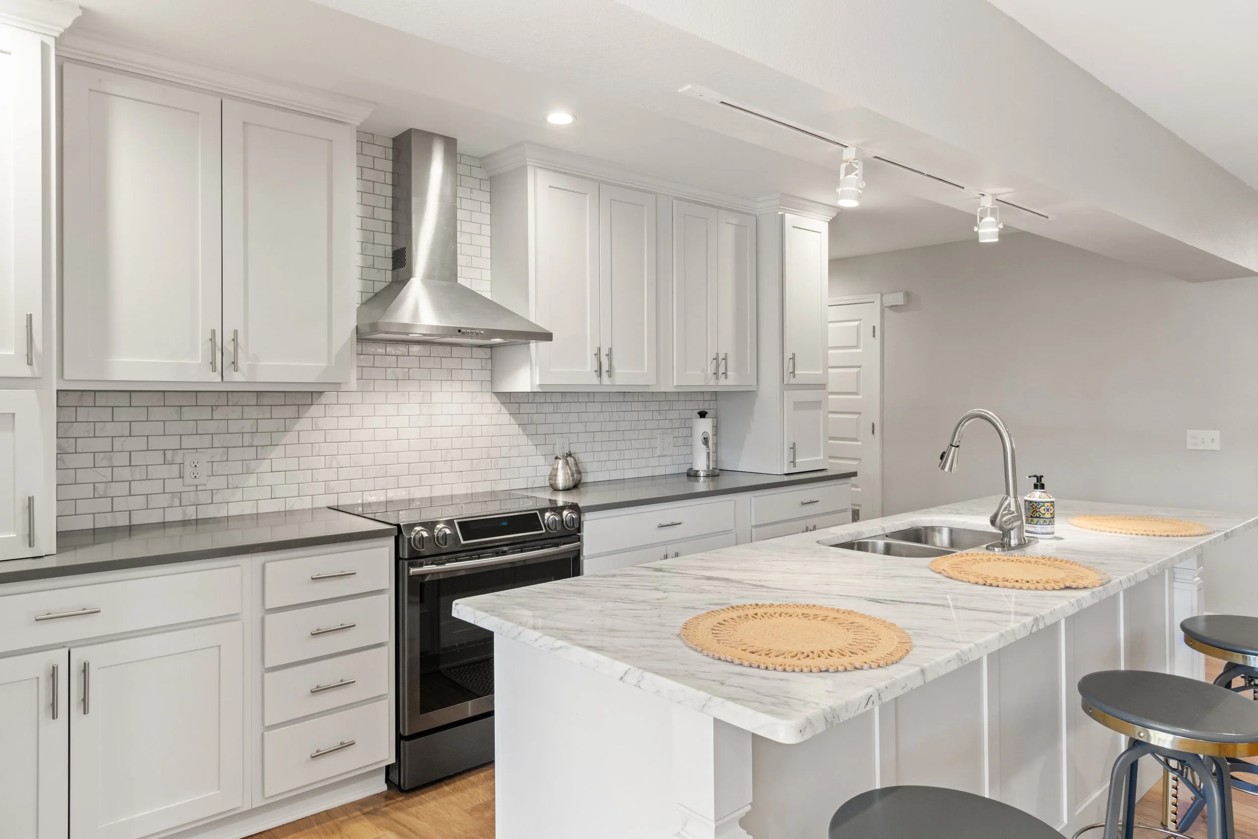 7 Lone Timber (29).jpg