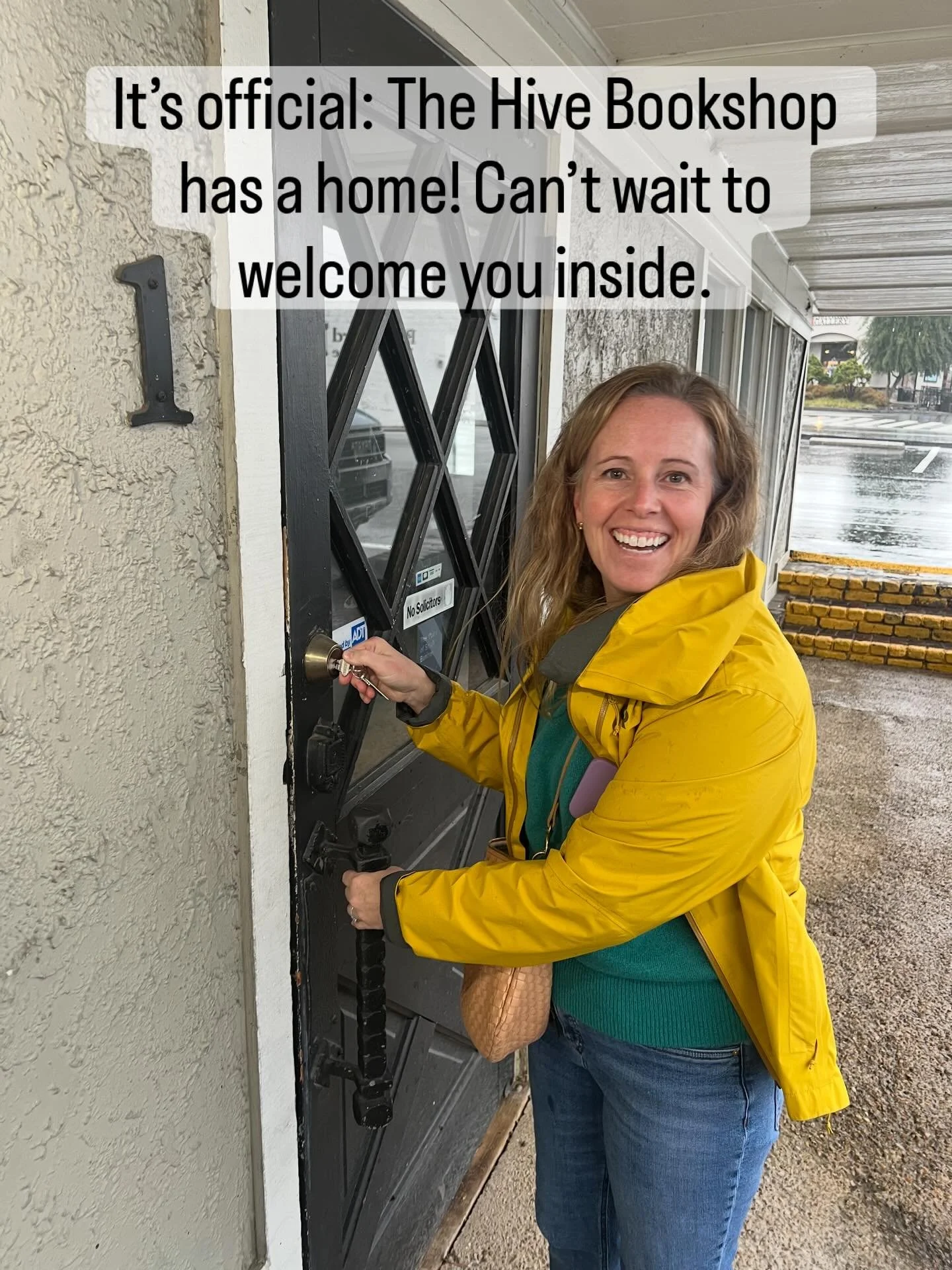 On this gray and rainy day, The Hive Bookshop&rsquo;s future home is officially ours! Now it&rsquo;s time for Open Door Architecture to turn this space into the coziest hive Knoxville has ever seen. 🐝📚 

#knoxville #indiebookshop #thehivebookshop