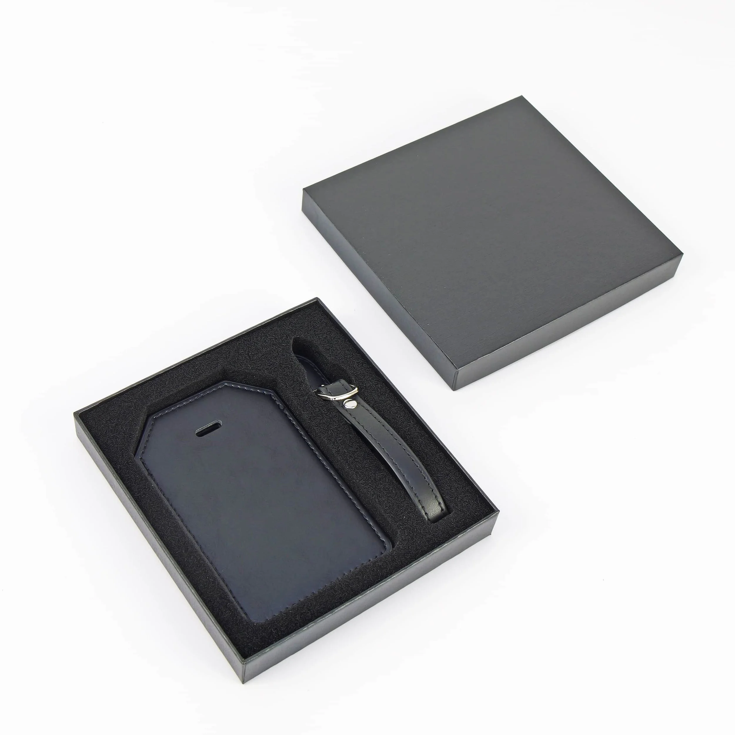 Laserette-Luggage-Tag-black_44607c0f-e86a-4b45-b3e3-ec4fce7bd425-3.jpg