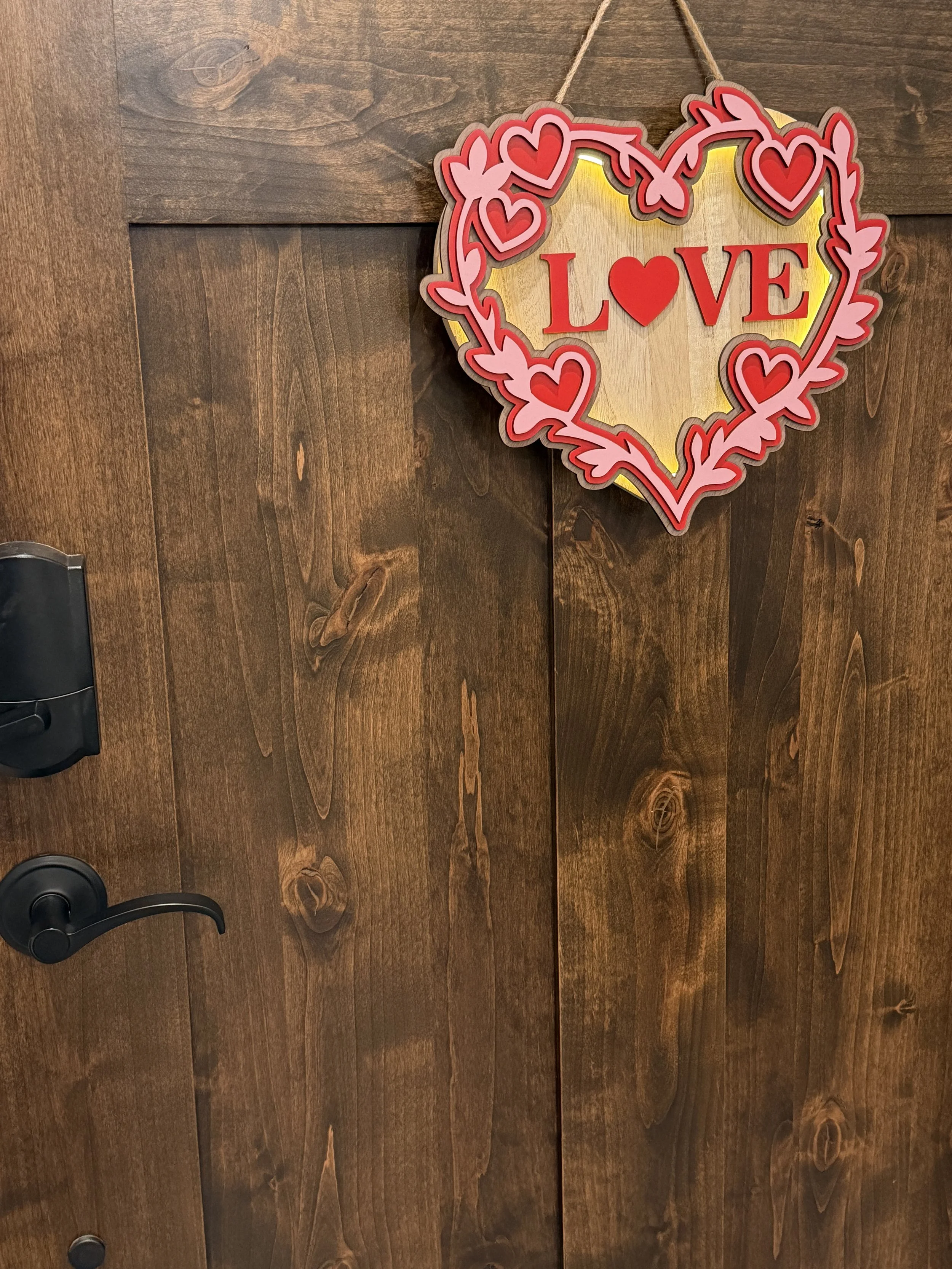 lighted-valentines-love-heart-sign_on_door_far.JPG