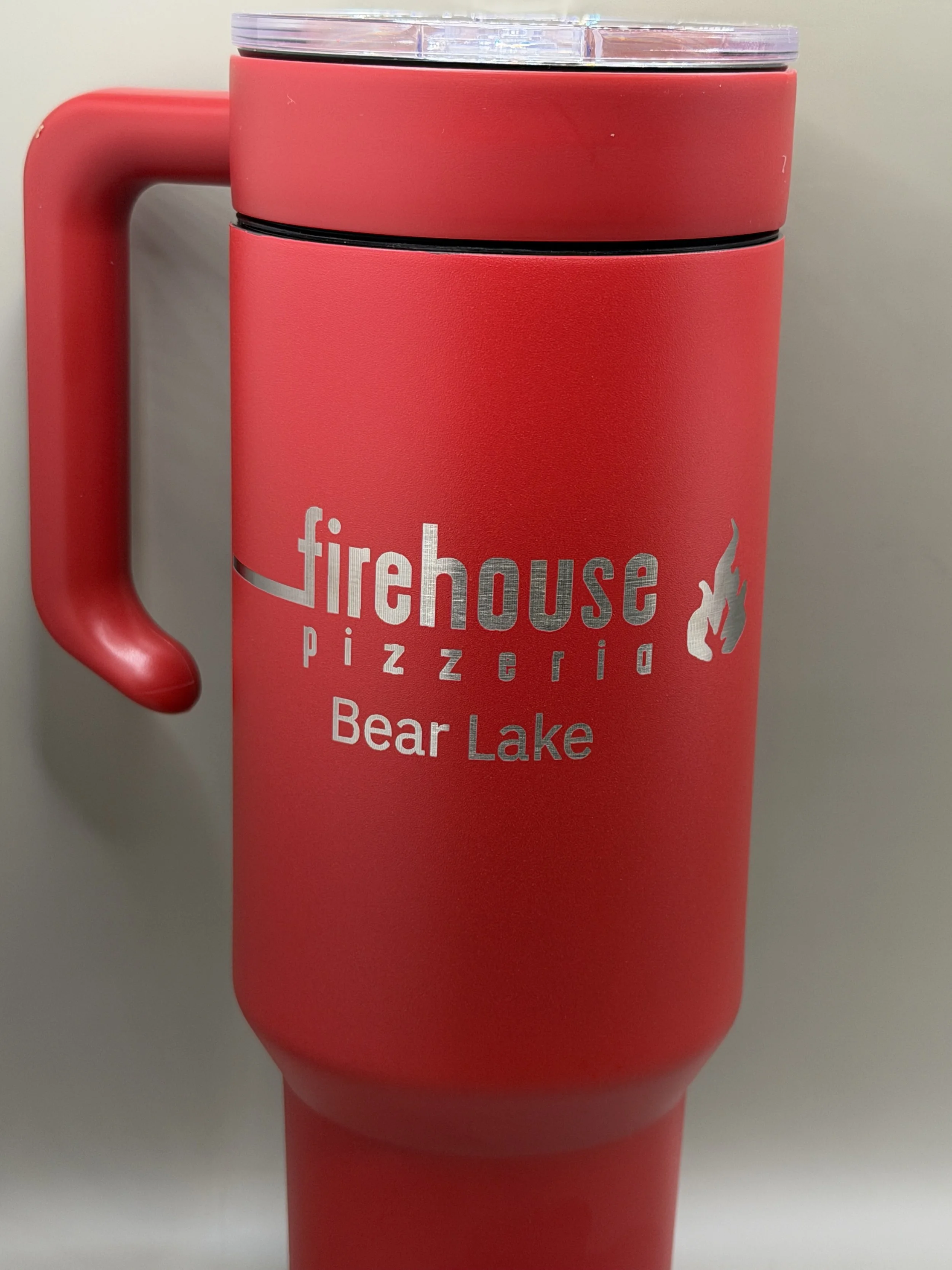 Firehouse Pizzeria Tumbler 40oz Red w:Handle - Bear Lake - close.JPG