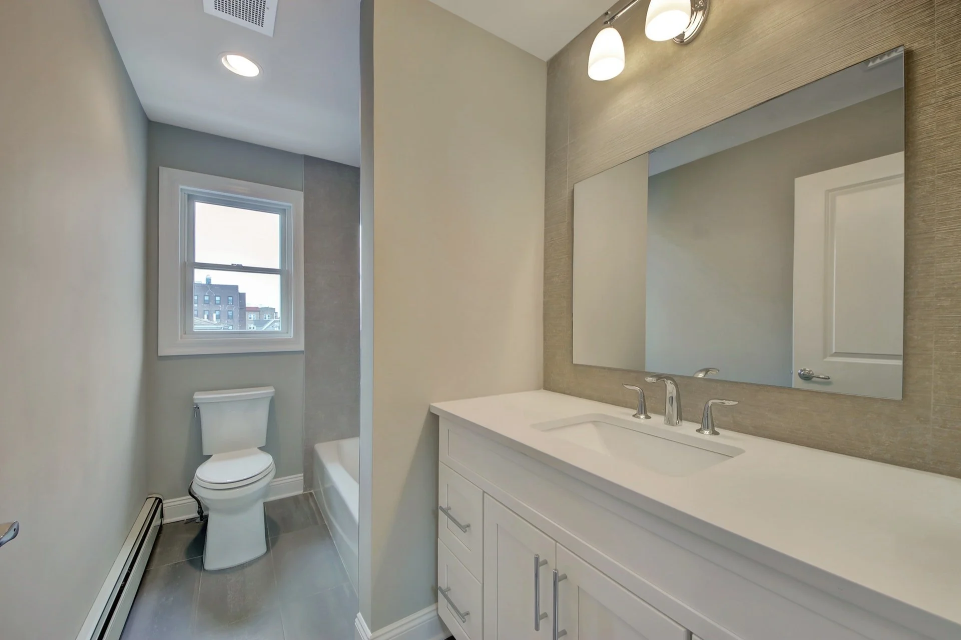 BATHROOM 3.jpg