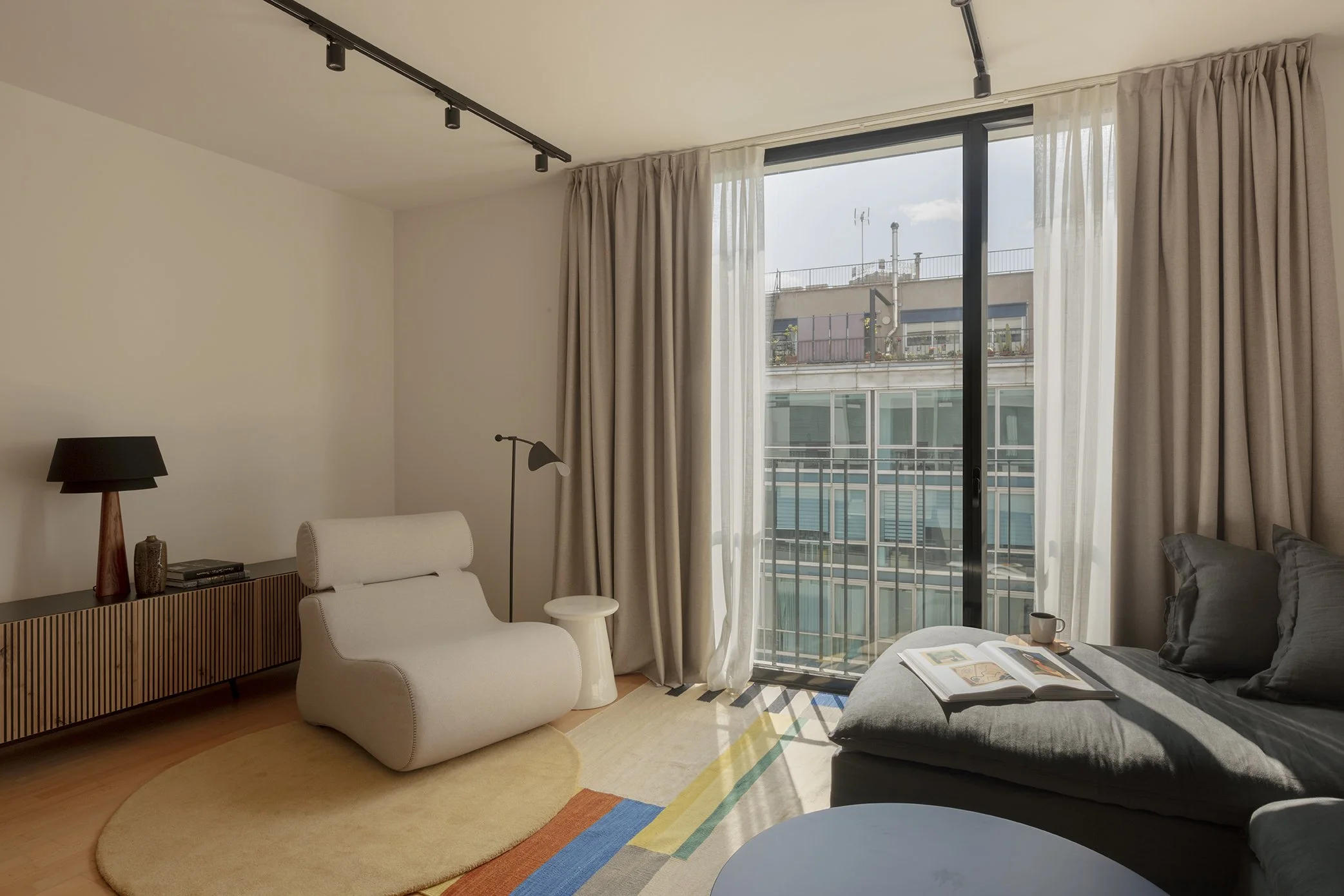 Residencial_A03_interiorismo salon 01 distrito azul.jpg