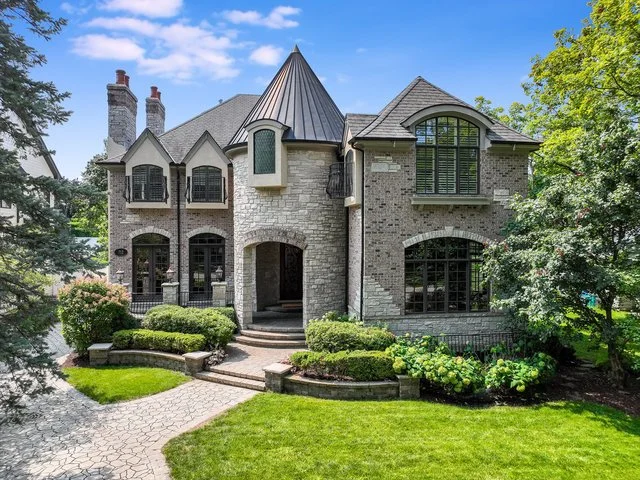712 E Hillside Rd, Naperville