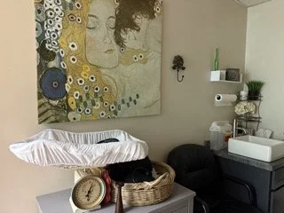 The baby scale and art in our Grounded birthing suite