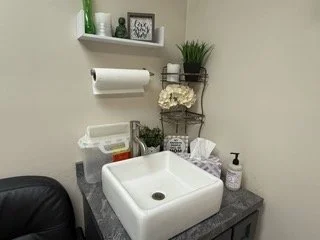 The sink and some of the supplies in our Grounded birthing suite