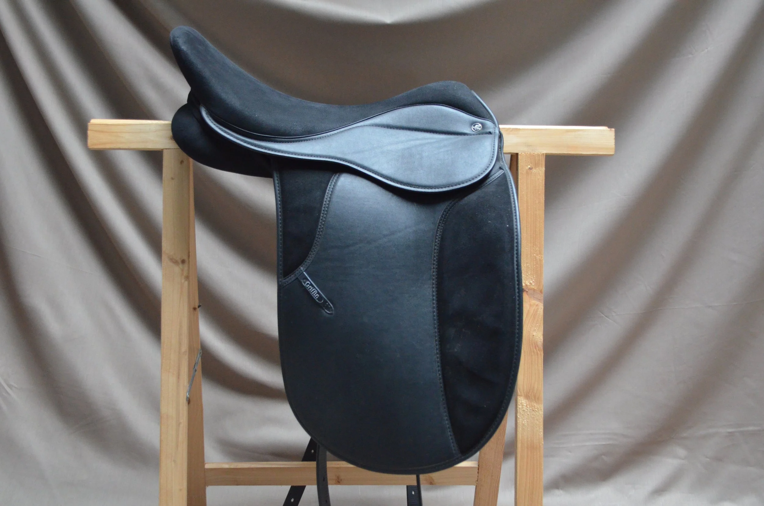 Thorowgood Griffin siodło ujeżdżeniowe 17" XW