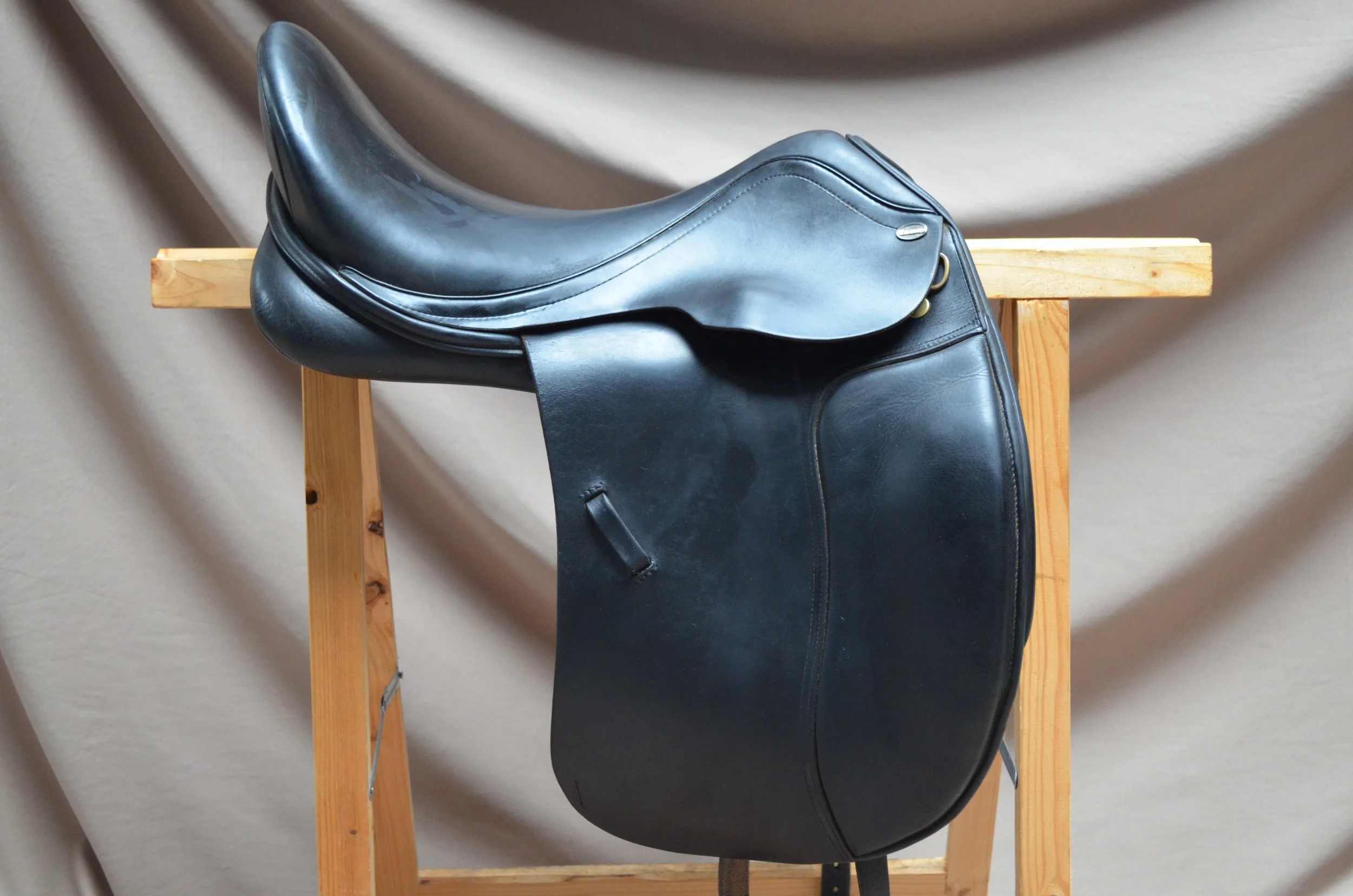 Euroriding Granat siodło ujeżdżeniowe 18" (fit 3) M/MW