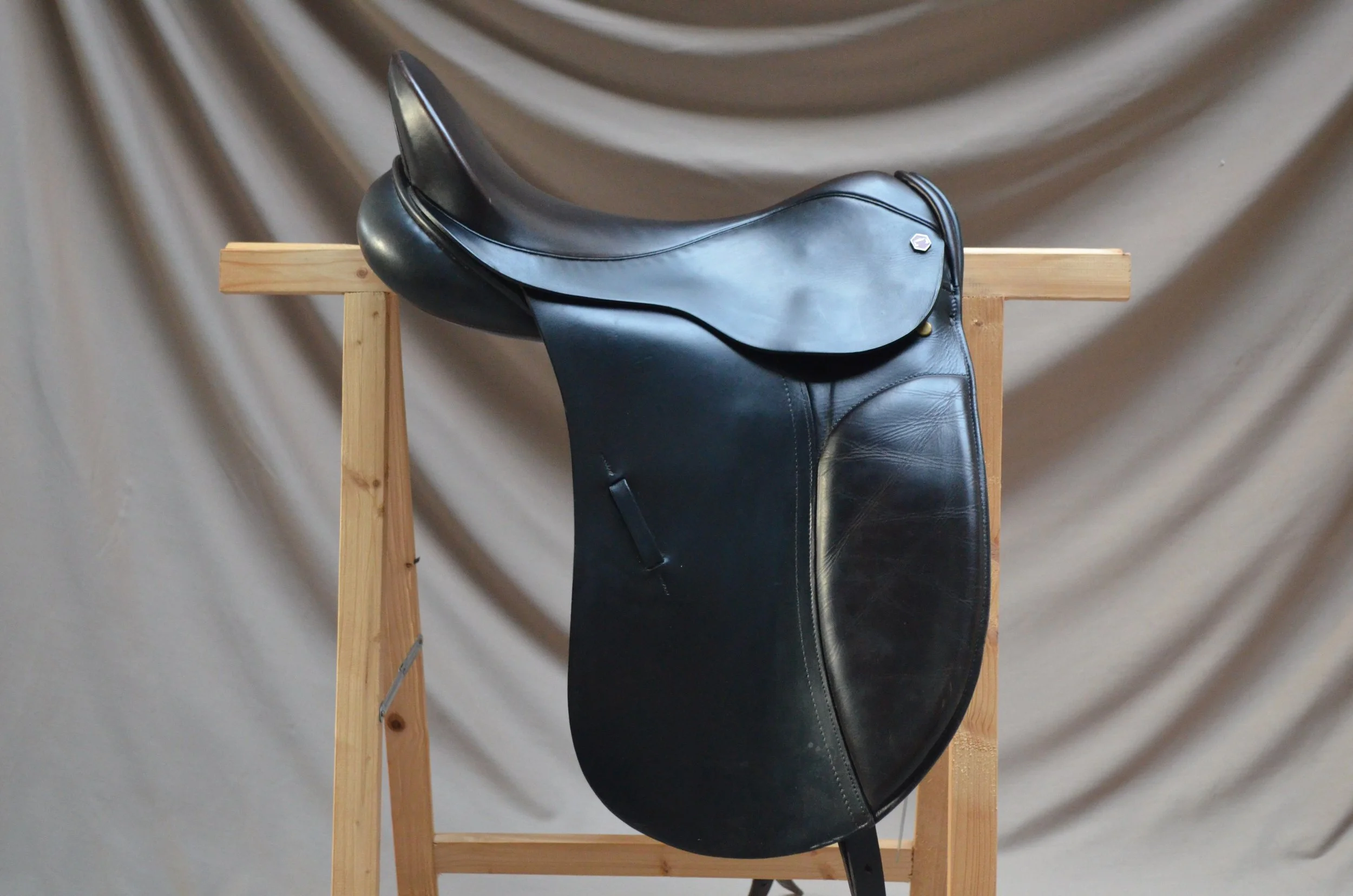 Albion Legend siodło ujeżdżeniowe 18" NM