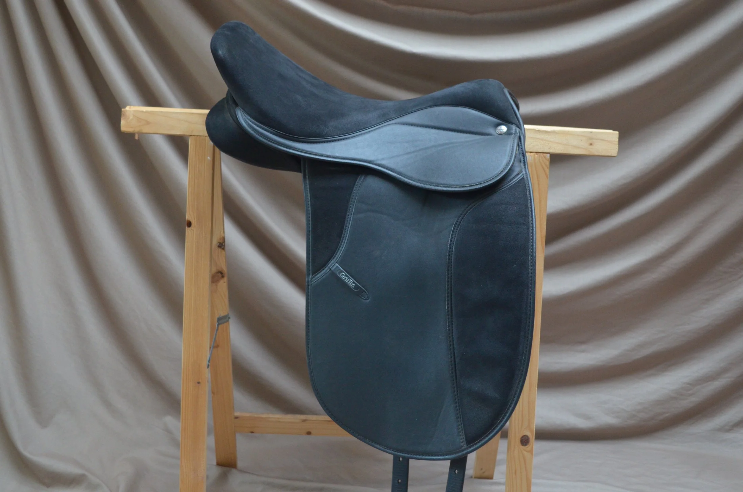 Thorowgood Griffin siodło ujeżdżeniowe 17" XXW