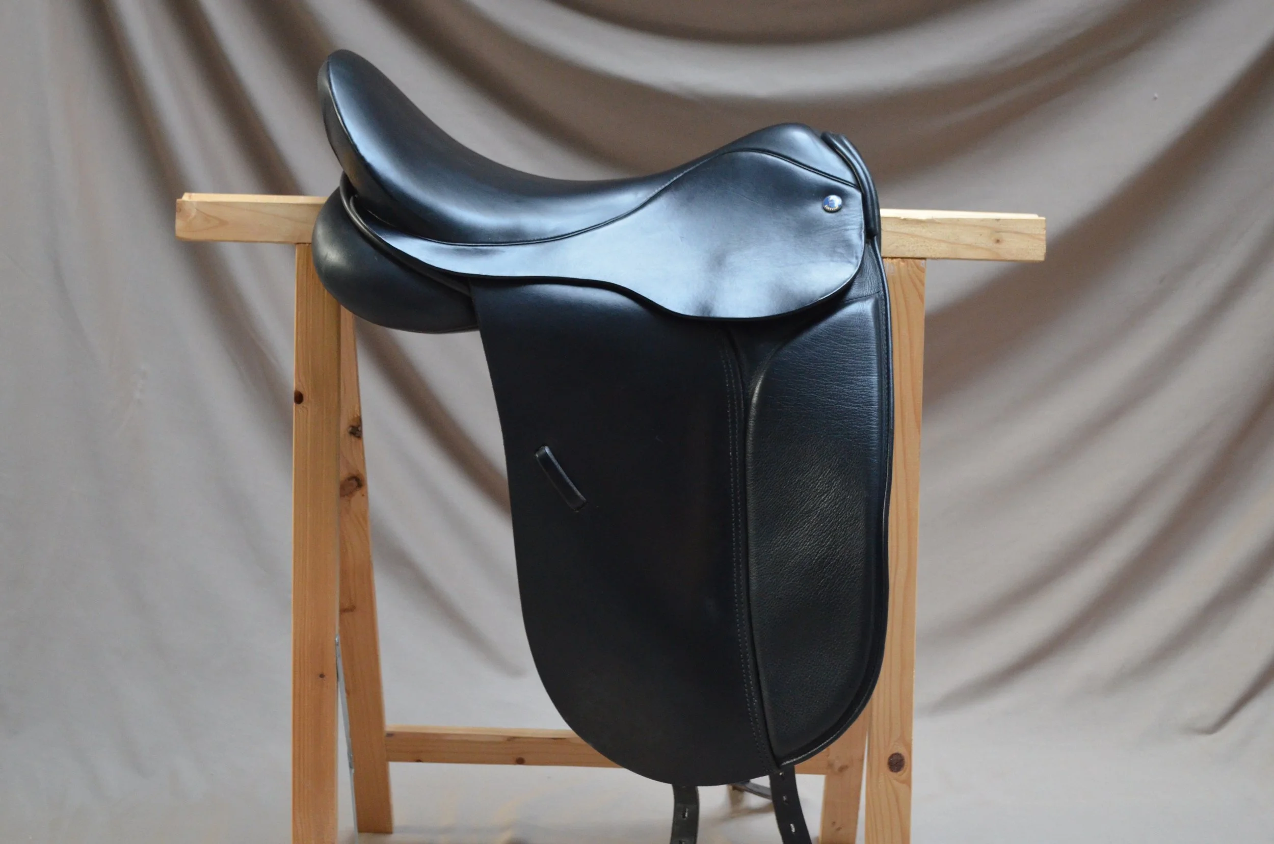 Equestor Continental siodło ujeżdżeniowe 17,5" N