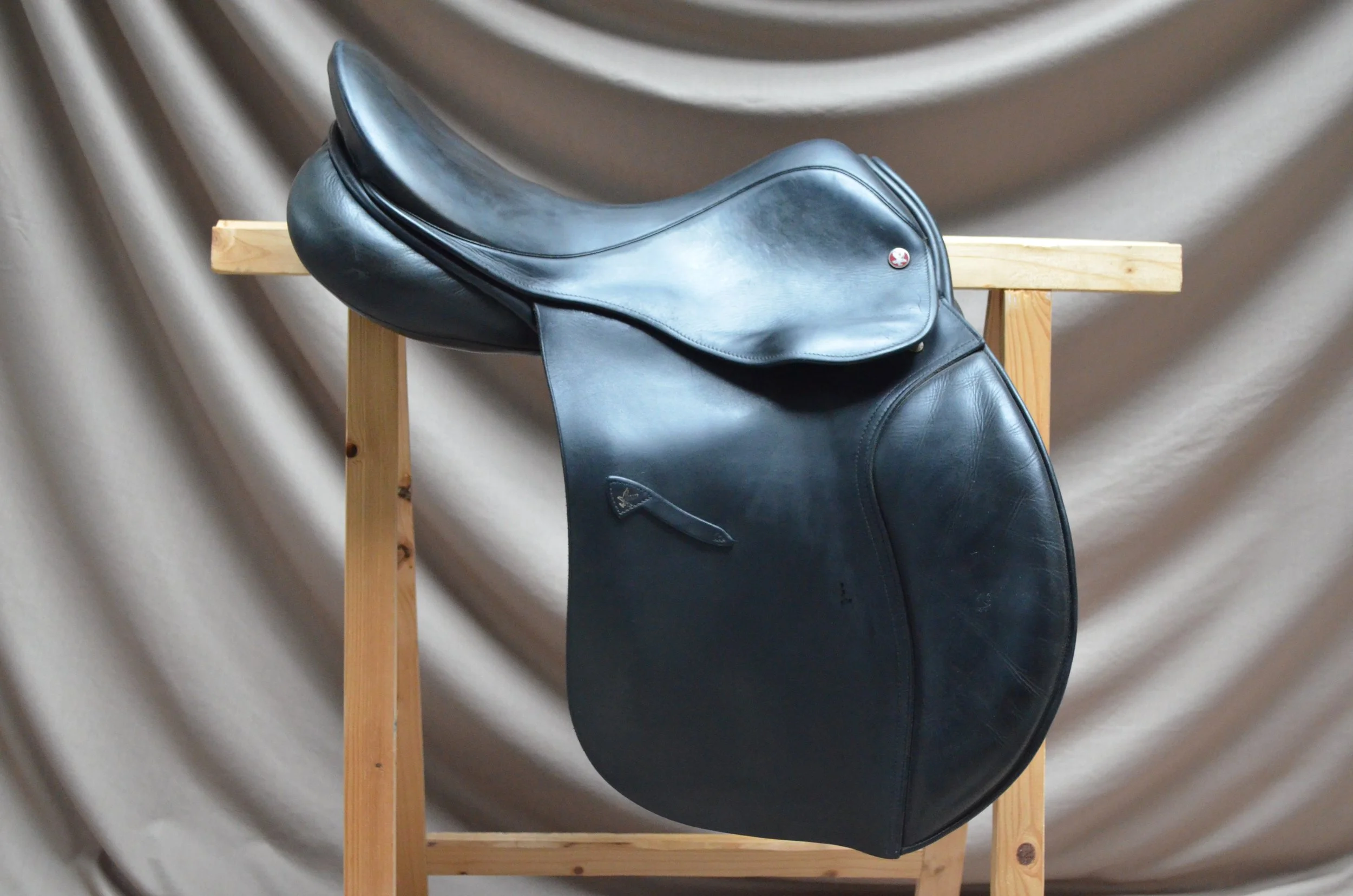 Jeffries Falcon Hawk Event siodło wszechstronne o profilu skokowym 18" M