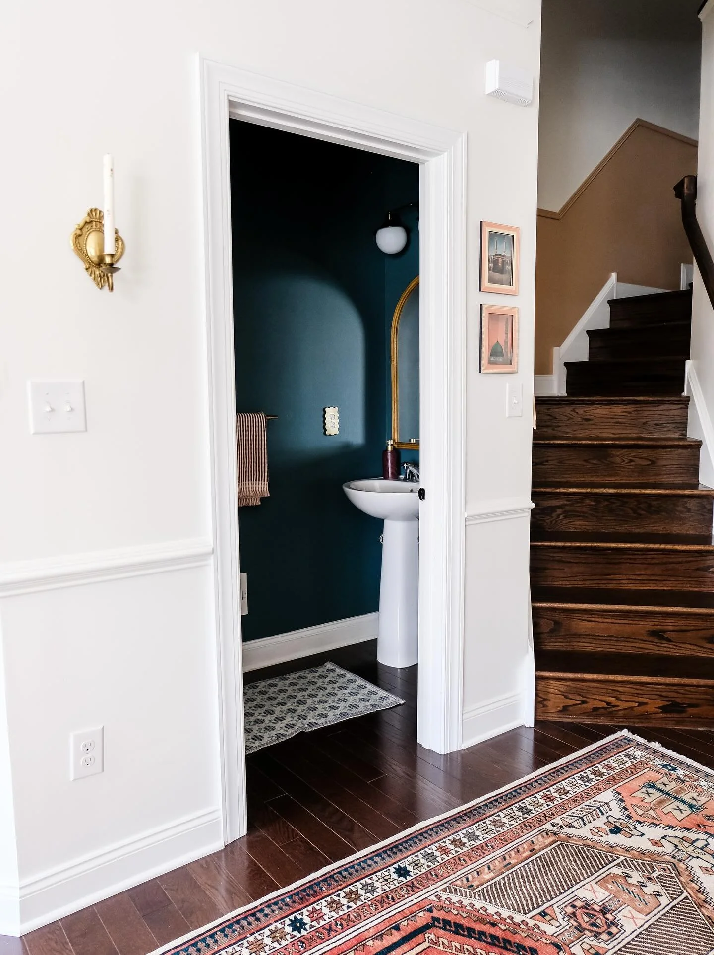 Finally sharing this little before ➡️ after of our powder room.

I actually tackled this powder bath a while back, but life&rsquo;s been busy! It wasn&rsquo;t a big project, just the power of paint, updated styling, and a few thoughtful swaps. I pull