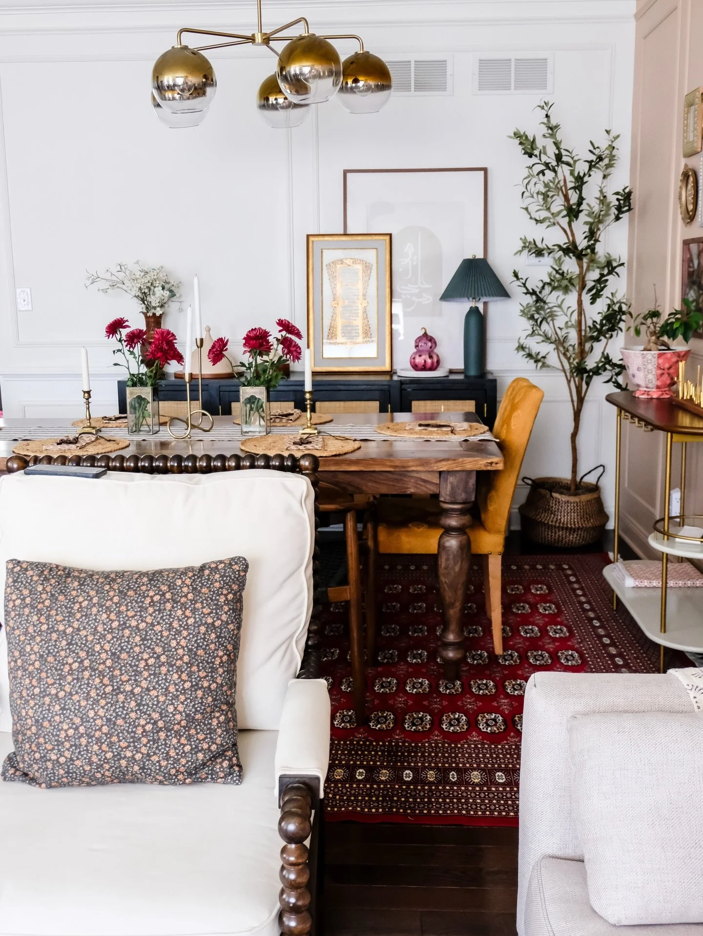 November favorites + little musings 🖤

Swipe through for the things that makes this season feel extra warm:

1&ndash;2. All the love for hosting season
3. The best rice pudding I&rsquo;ve had in a minute @hanisbakerynyc 
4. My favorite corner to rea