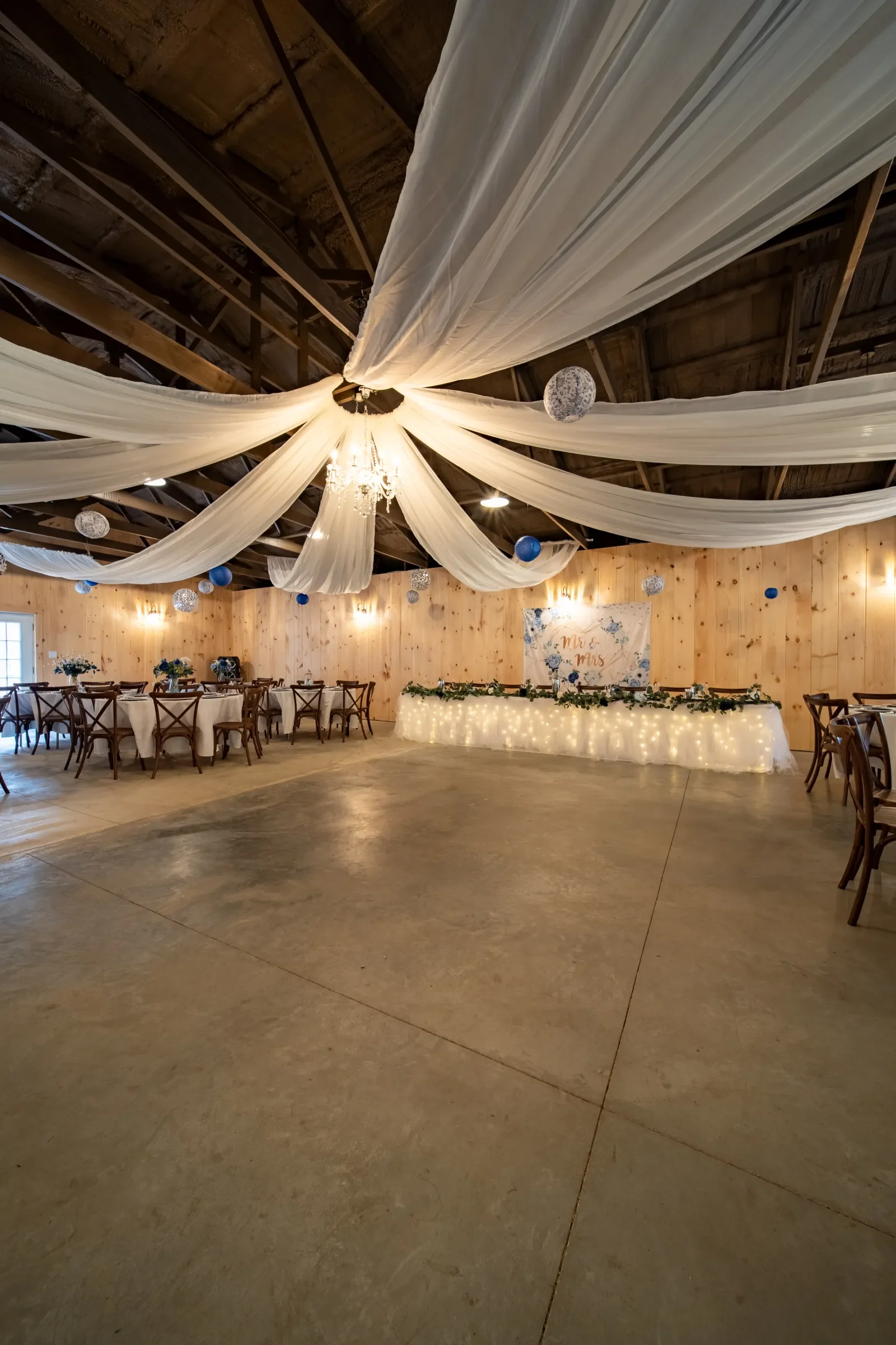 Expansive Dance Floor &amp; First Dance Setting