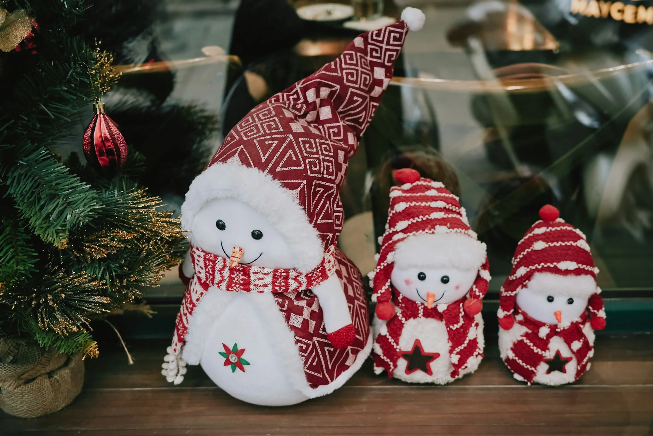 Festive Home Holiday Decorating Tips for a Warm Massachusetts Winter