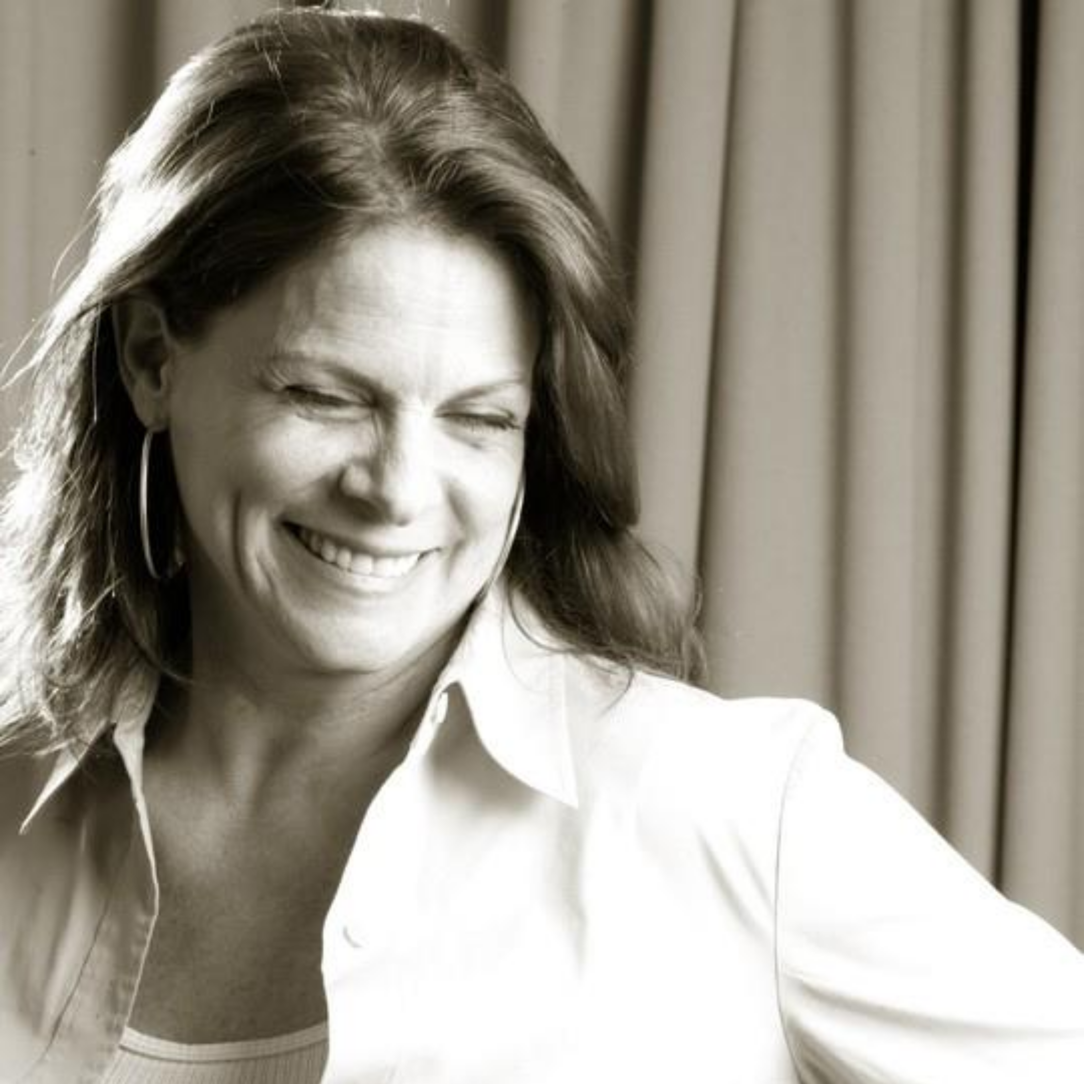 amy nederlander headshot 2.png