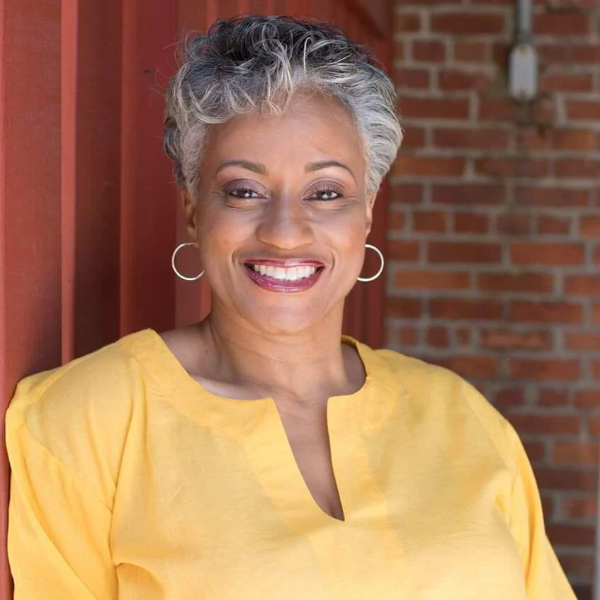 leslie andrews headshot.jpg