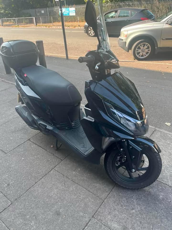 OCR 125 - Only 800 miles with box & screen - £1,495