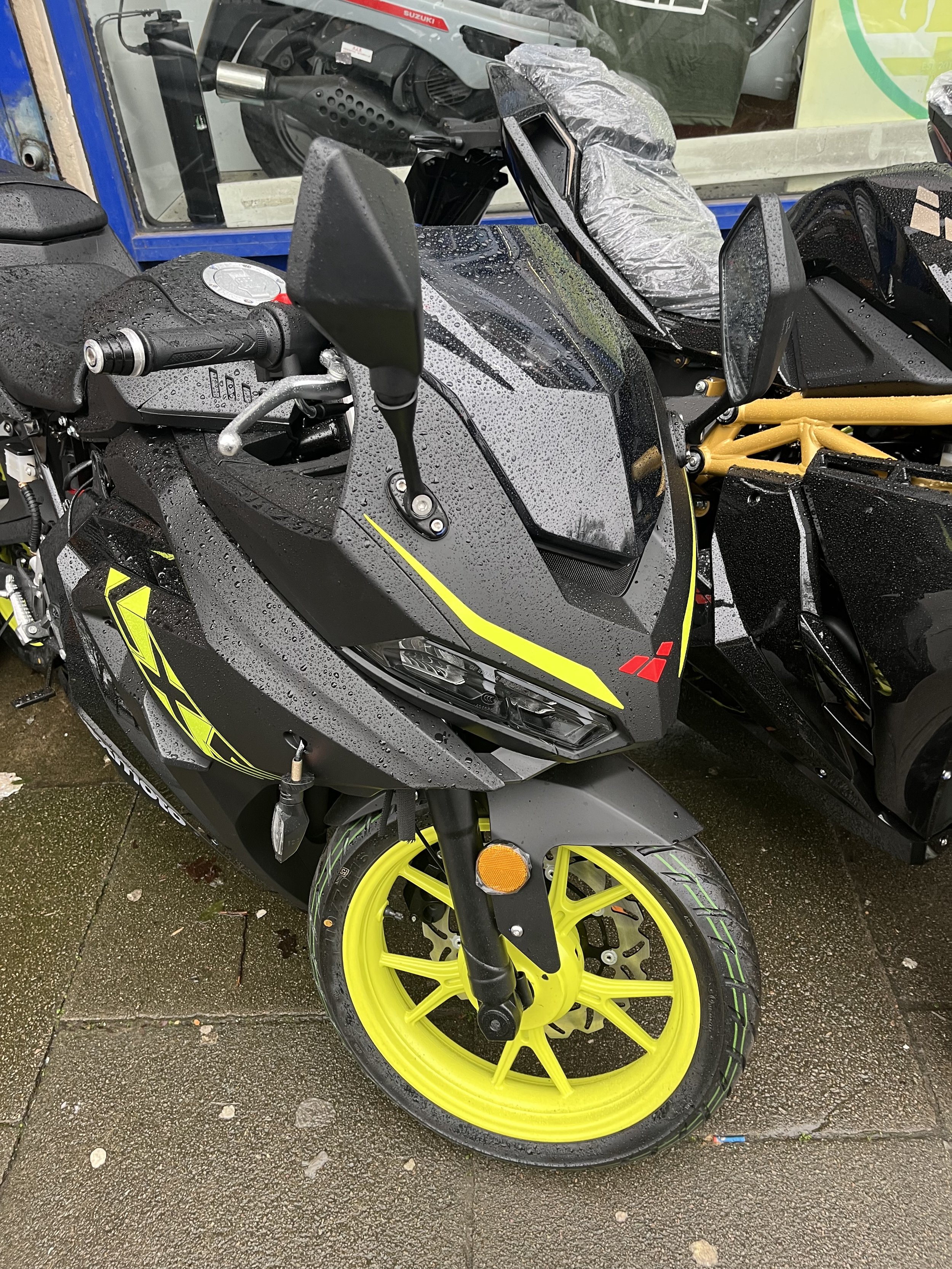 LXS125 - '26 plate - Only 380 miles - £2,395 - Alarm included