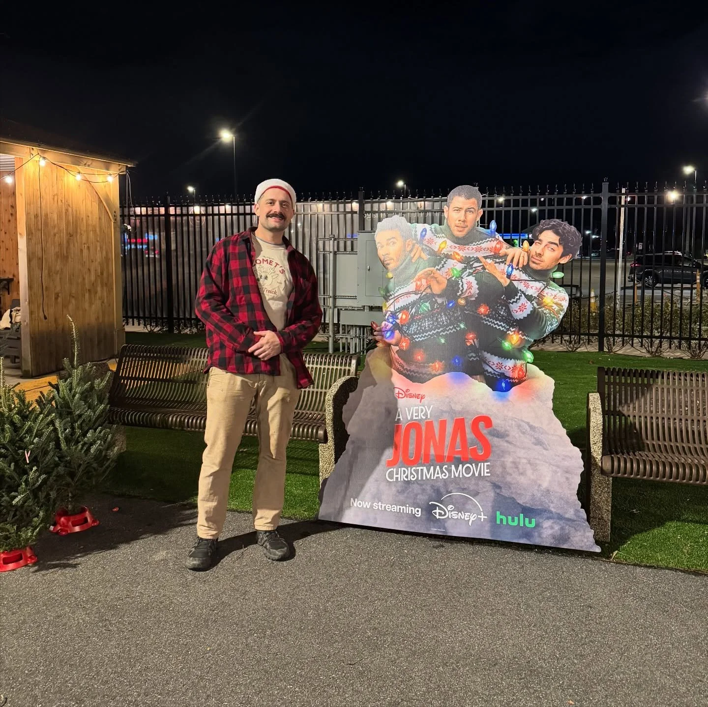 OMG our trees were at a JoBro concert!!! We had such a great time at @theparkatubsarena for JonasCon Christmas! Thanks so much to the @jonasbrothers for having us out! 🎄🦌