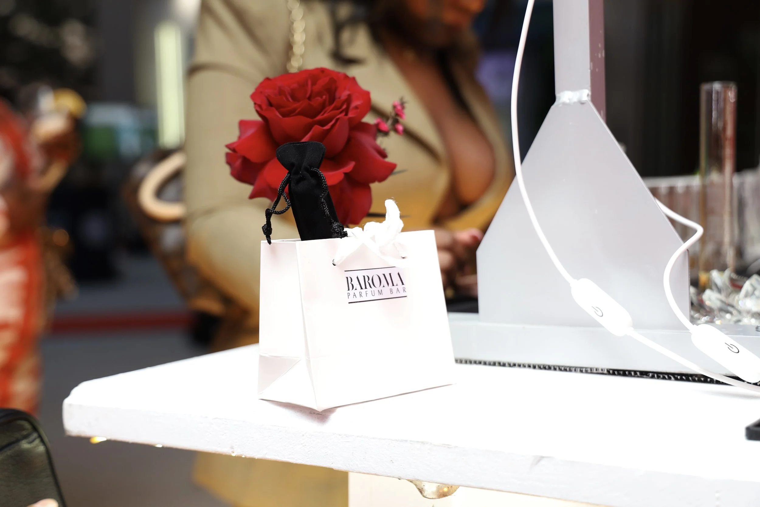 A sleek white fragrance bag designed to hold and protect custom perfume bottles created during the Baroma Parfum Bar experience. Minimal, elegant, and timeless, this bag complements luxury .