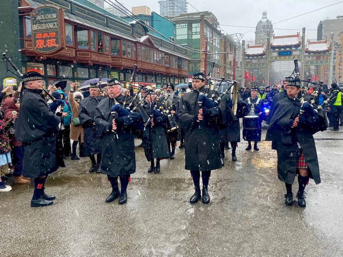 ✨The skirl of the pipes meets the Year of the Horse! 🏴󠁧󠁢󠁳󠁣󠁴󠁿🐎✨

🎉The #VPPB is proud to join the 2026 Chinese New Year Parade this Sunday, Feb 22. Catch us marching through Chinatown starting at 11 AM. Let&rsquo;s celebrate community and trad