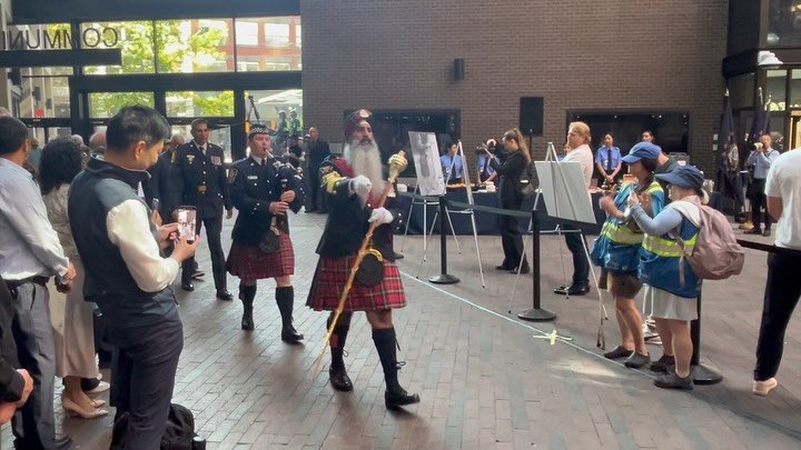 🎶 A proud moment today in Gastown! 🚔

Piper Cst. Low and Drum Major Cst. Sunger had the honour of piping in dignitaries for the grand opening of the new Vancouver Police Training Academy at the historic Woodward&rsquo;s Building.

A new chapter in 
