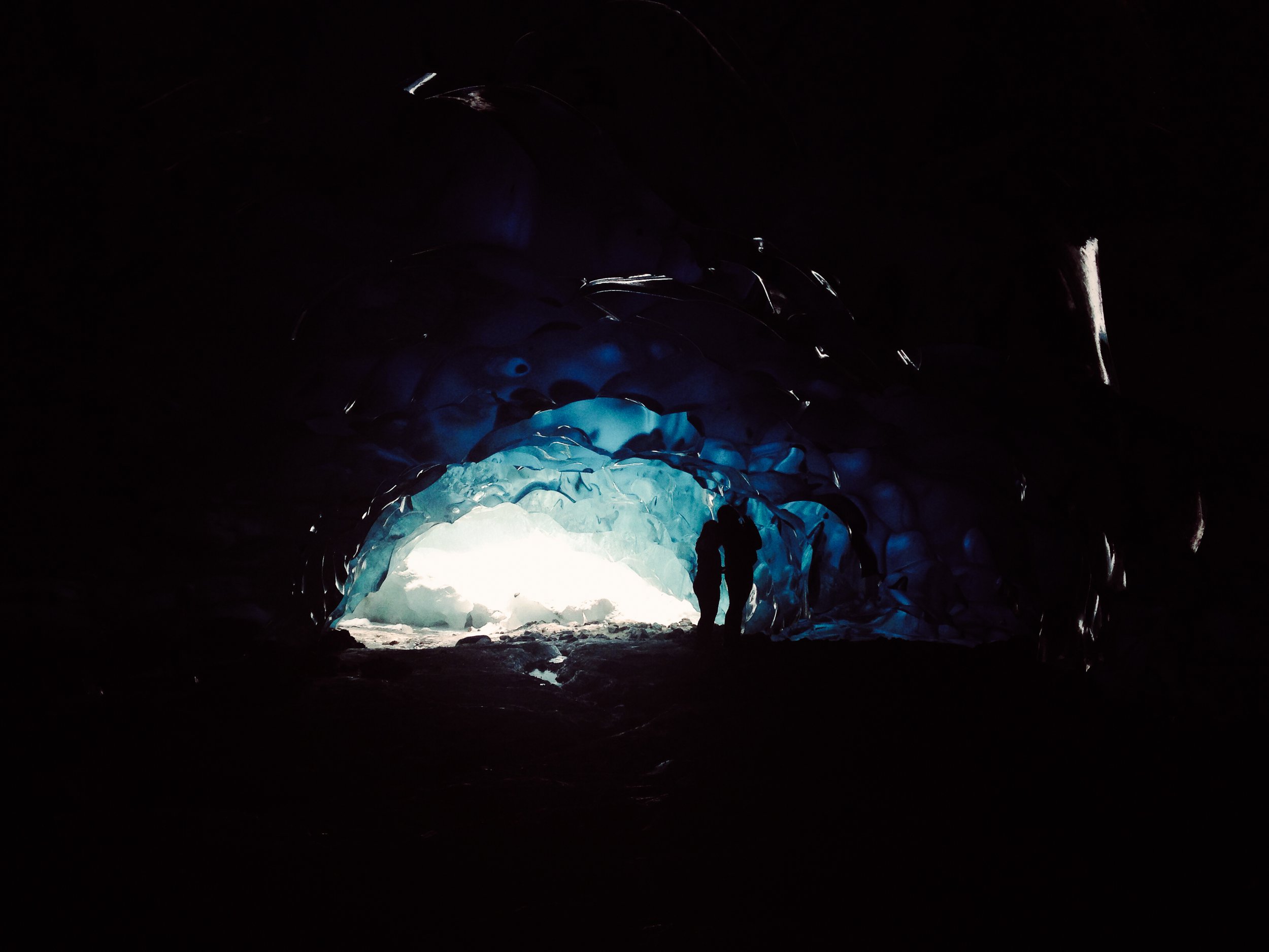 ice-cave-silhouette-of-people-outdoor-adventure-2026-01-05-00-23-30-utc.jpg